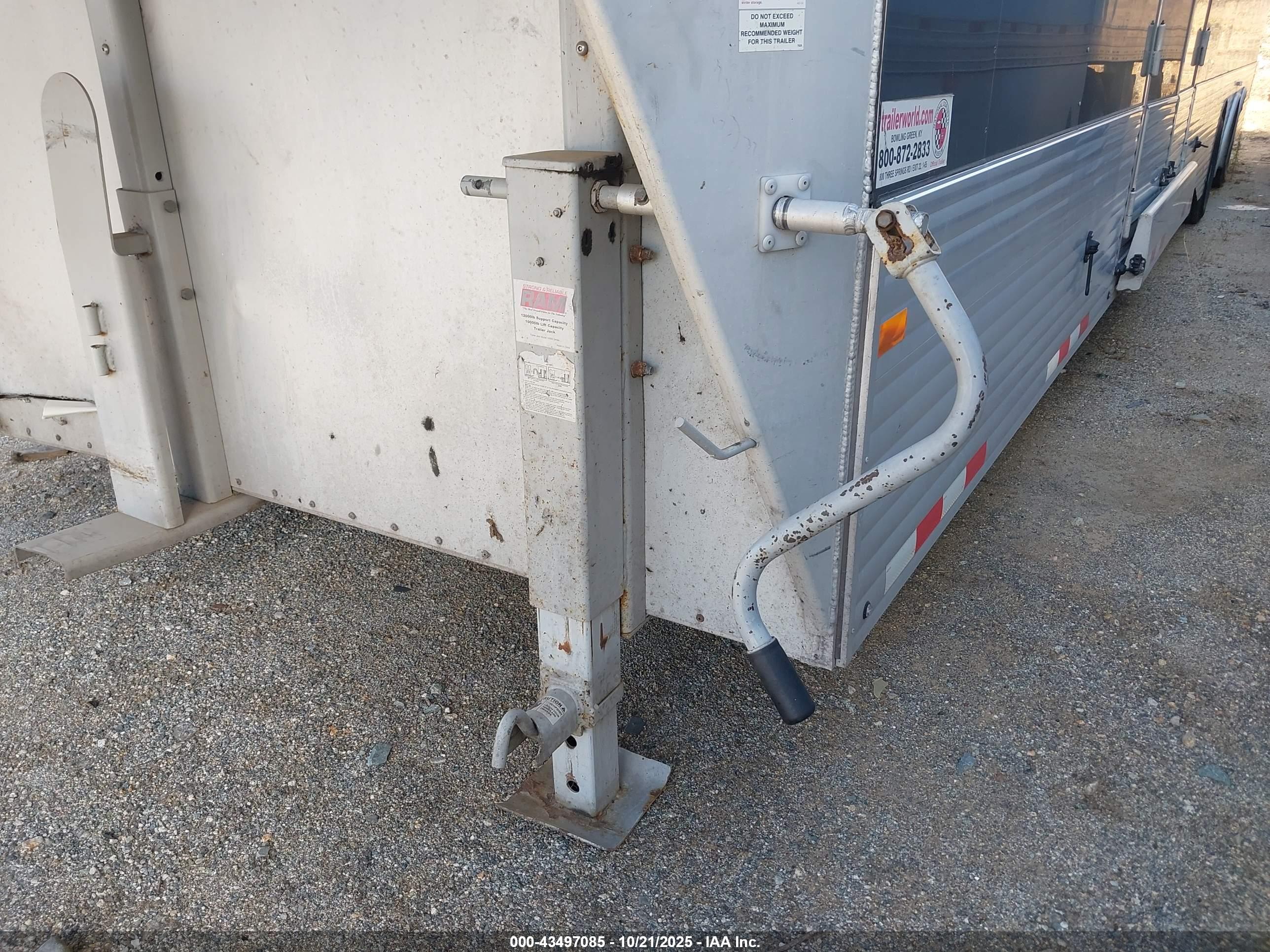 SUNDOWNER ENCLOSED image 10