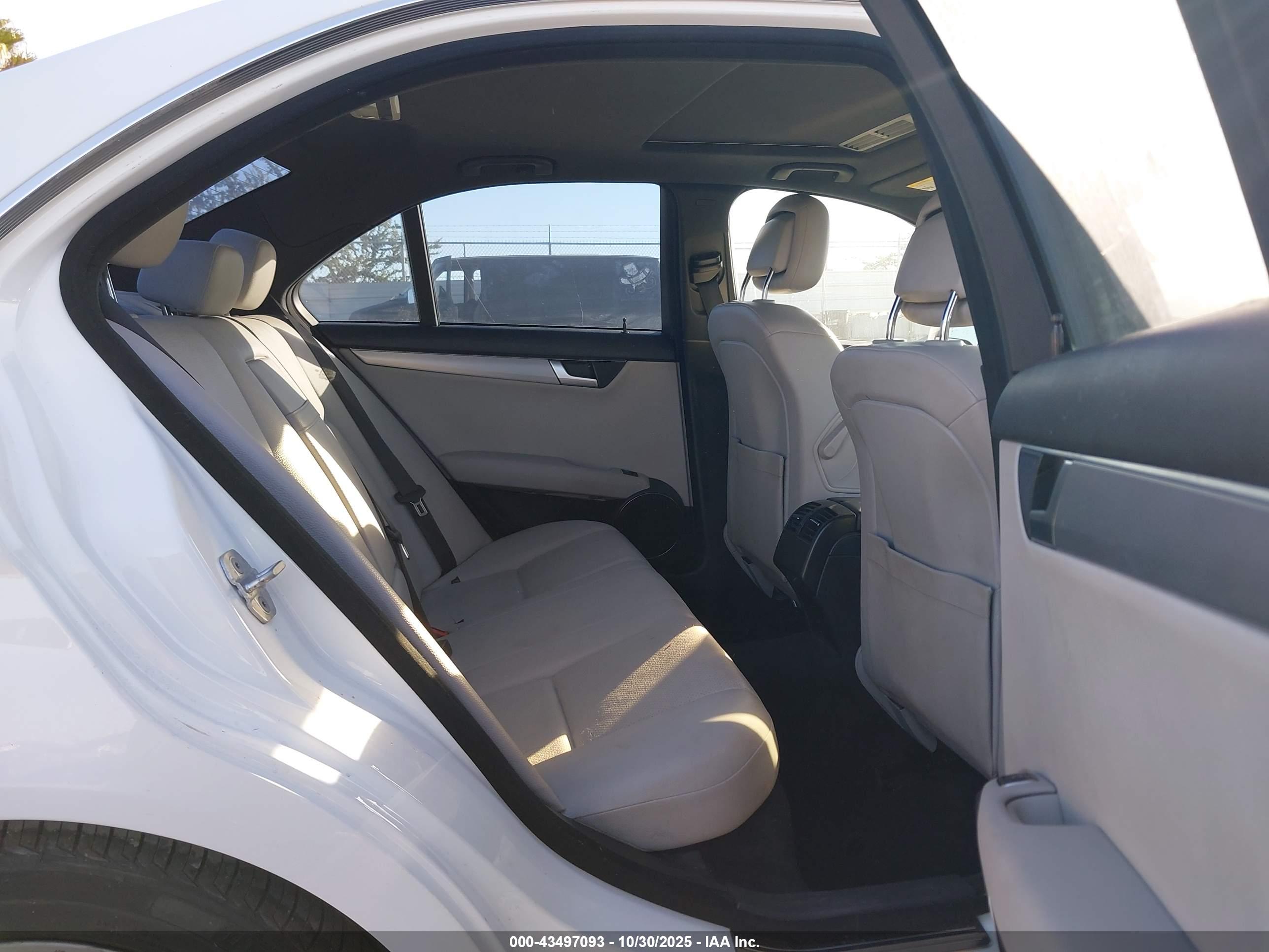 MERCEDES-BENZ C image 8