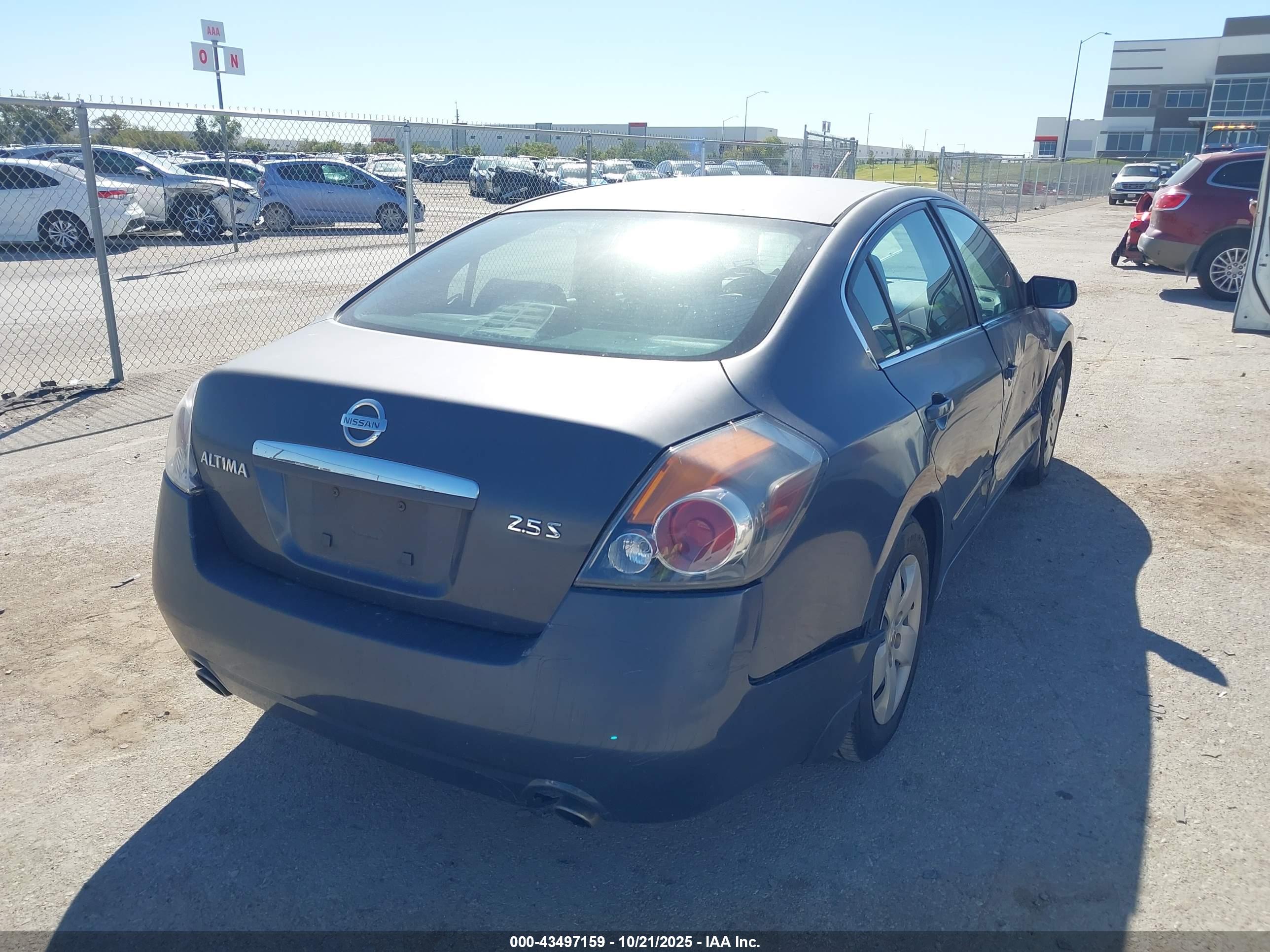 NISSAN ALTIMA image 4