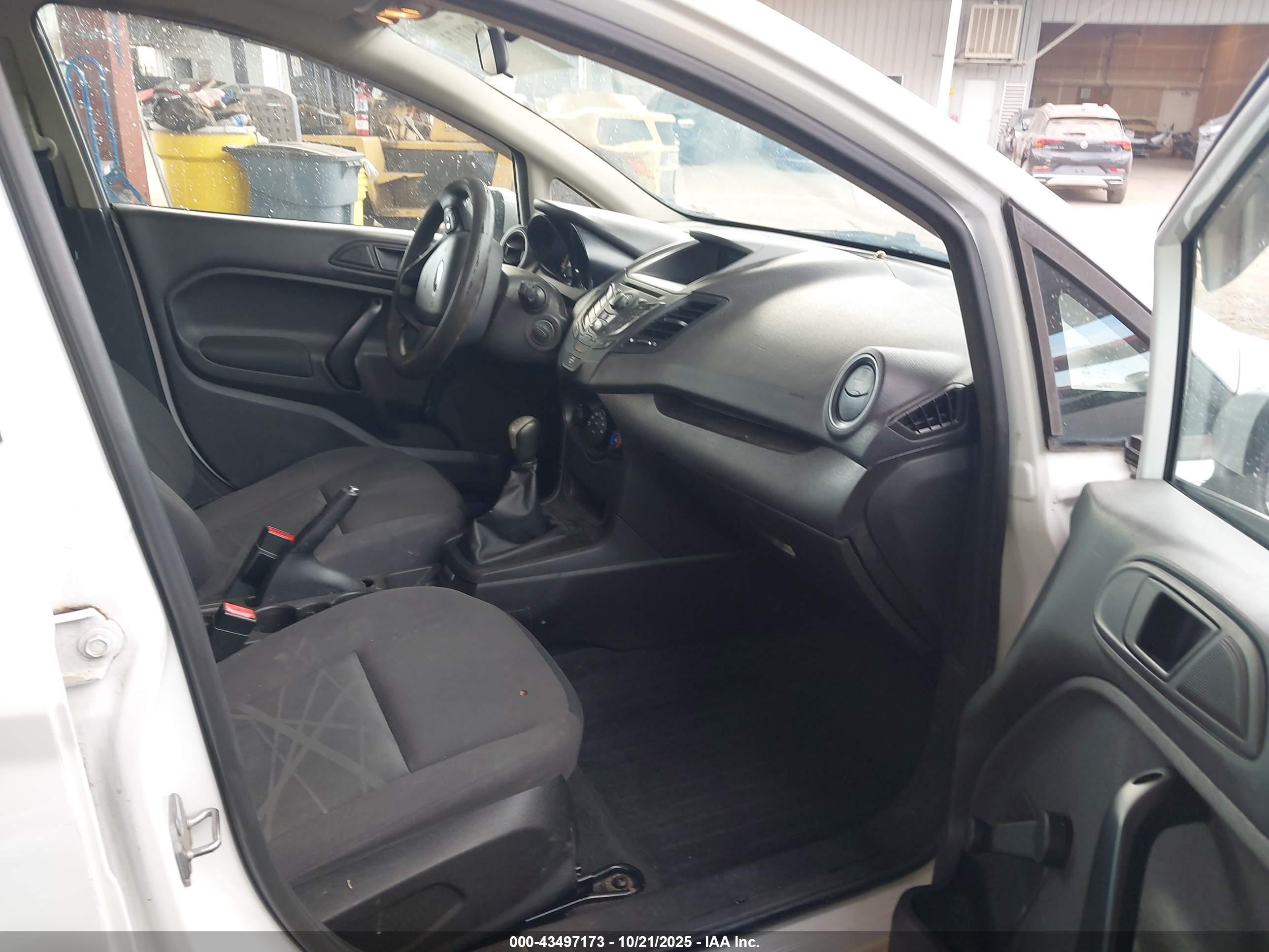 FORD FIESTA image 5