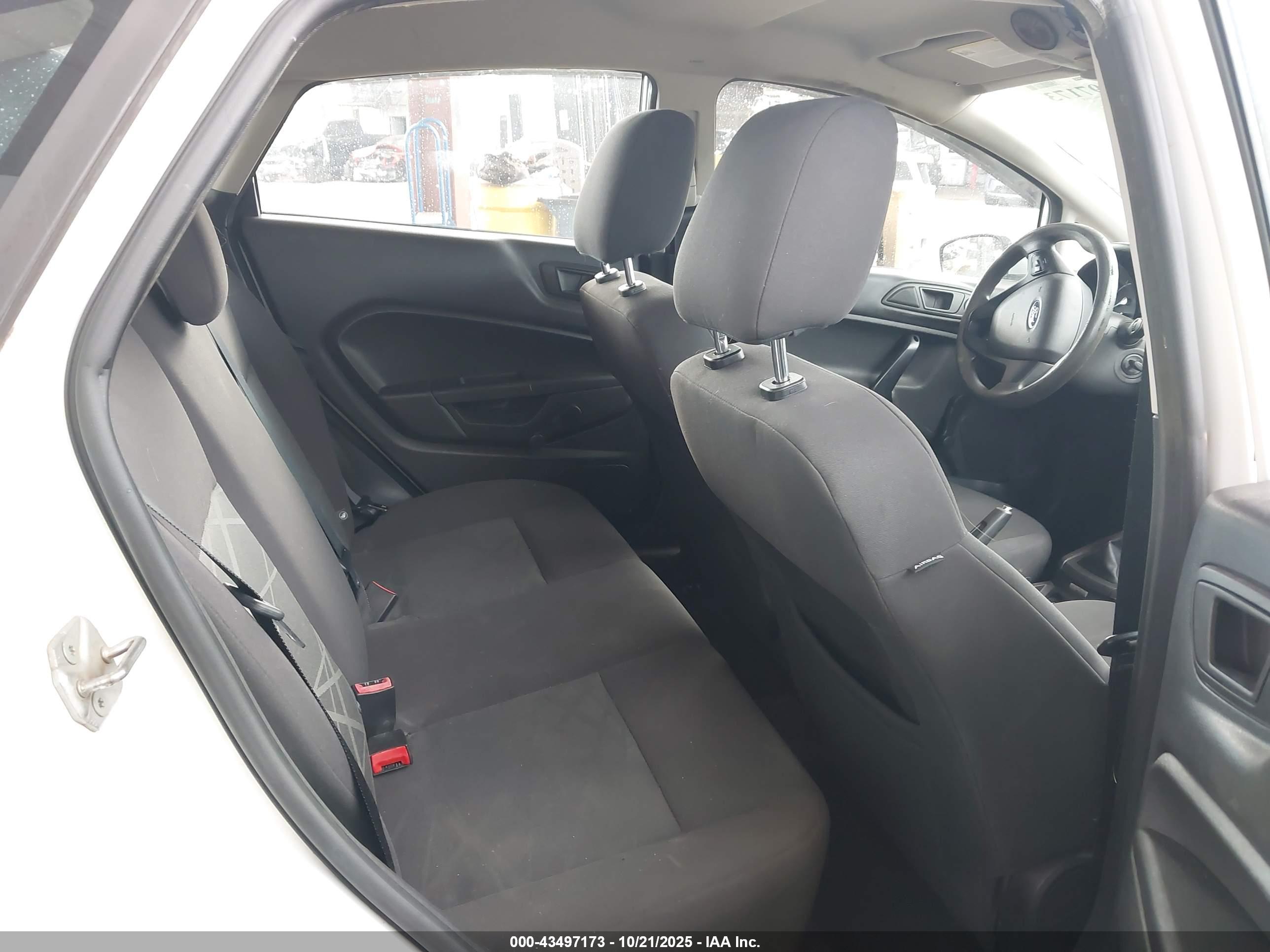 FORD FIESTA image 8