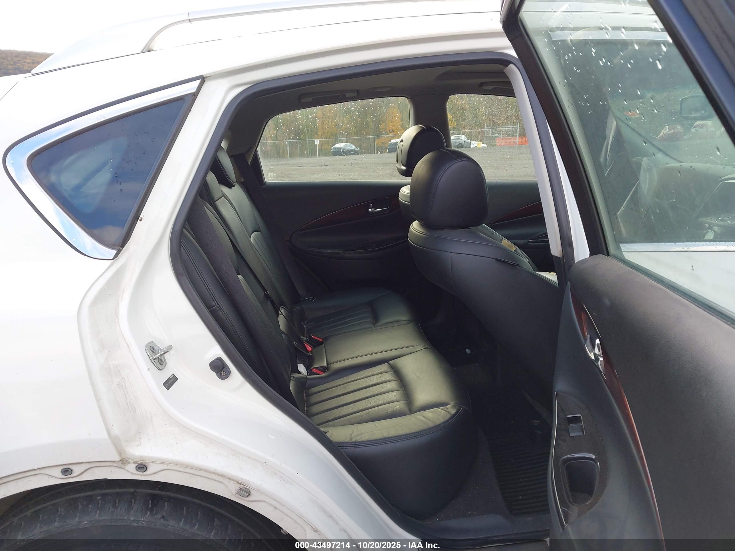 INFINITI EX35 image 8