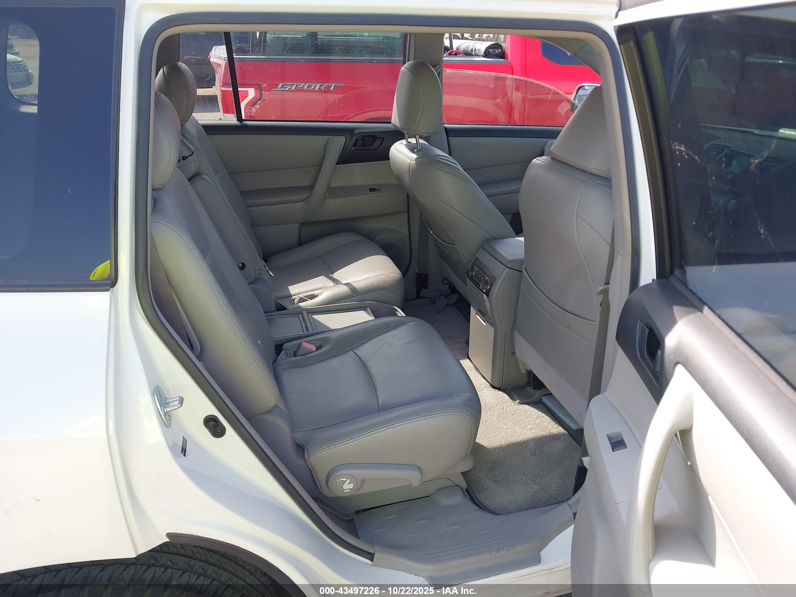 TOYOTA HIGHLANDER image 8