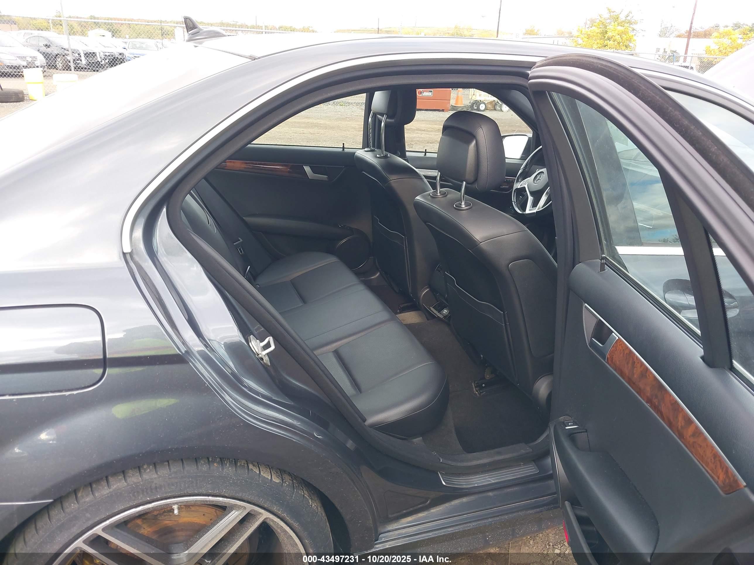 MERCEDES-BENZ C image 8