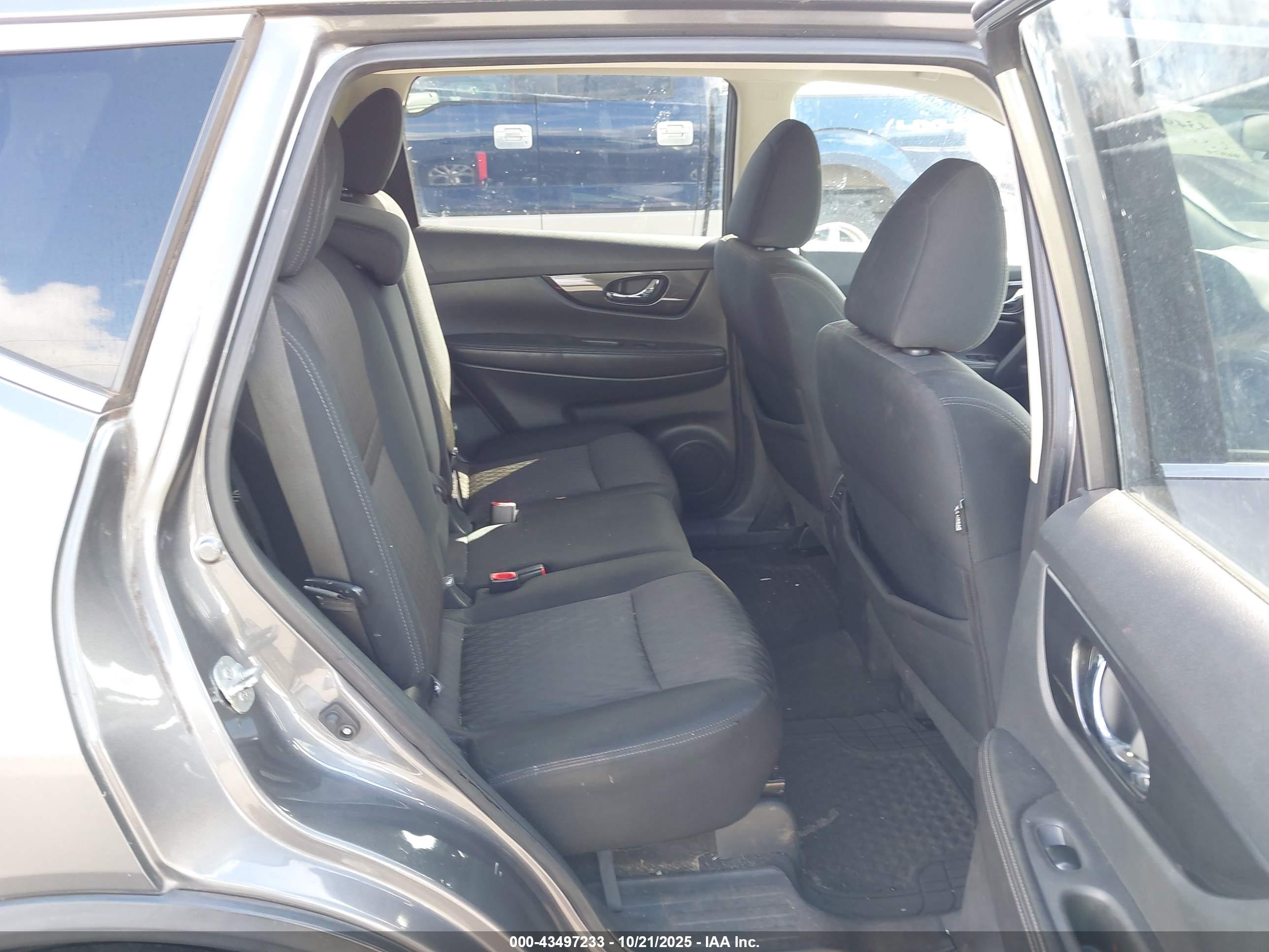 NISSAN ROGUE image 8