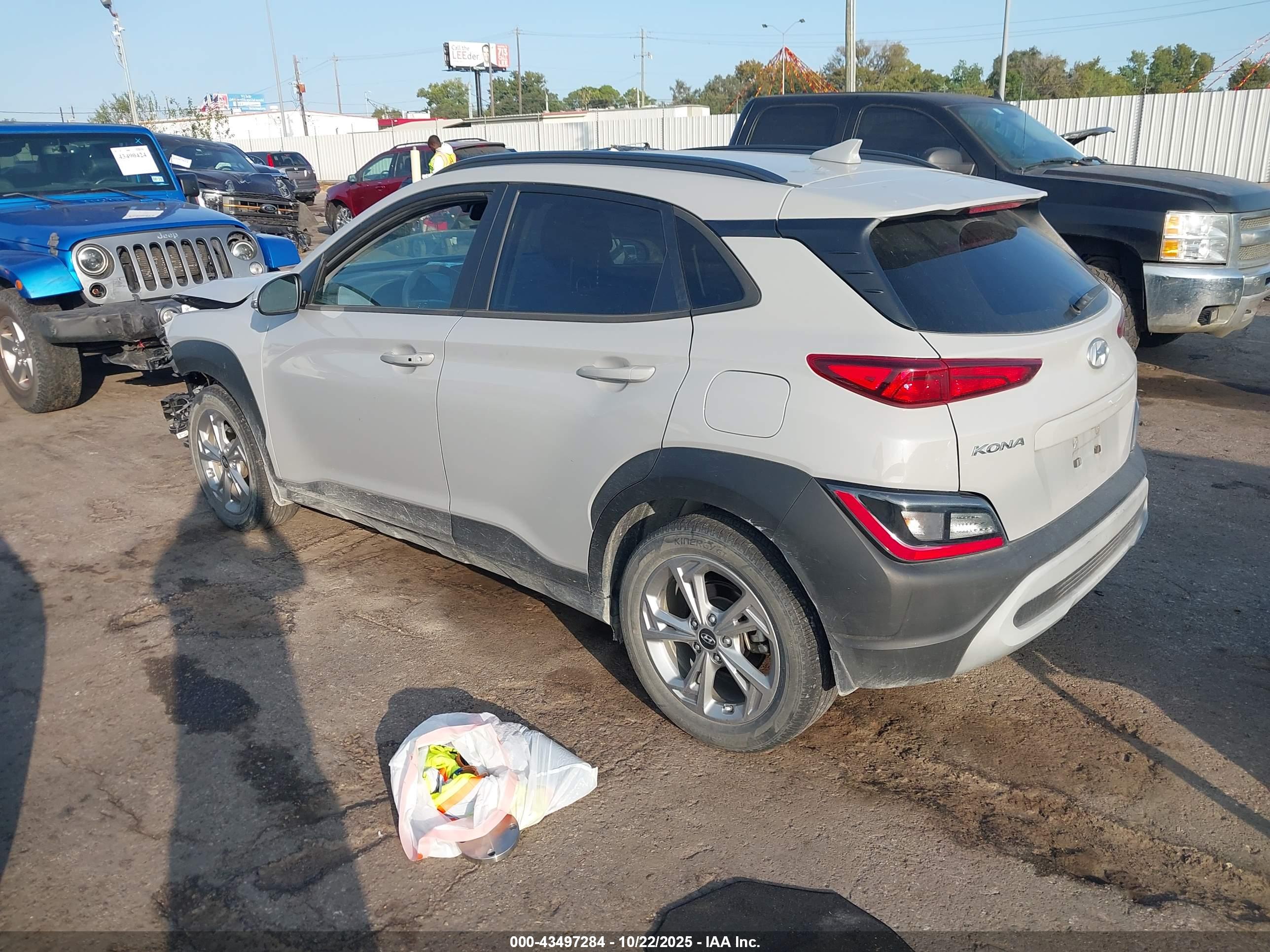 HYUNDAI KONA image 3