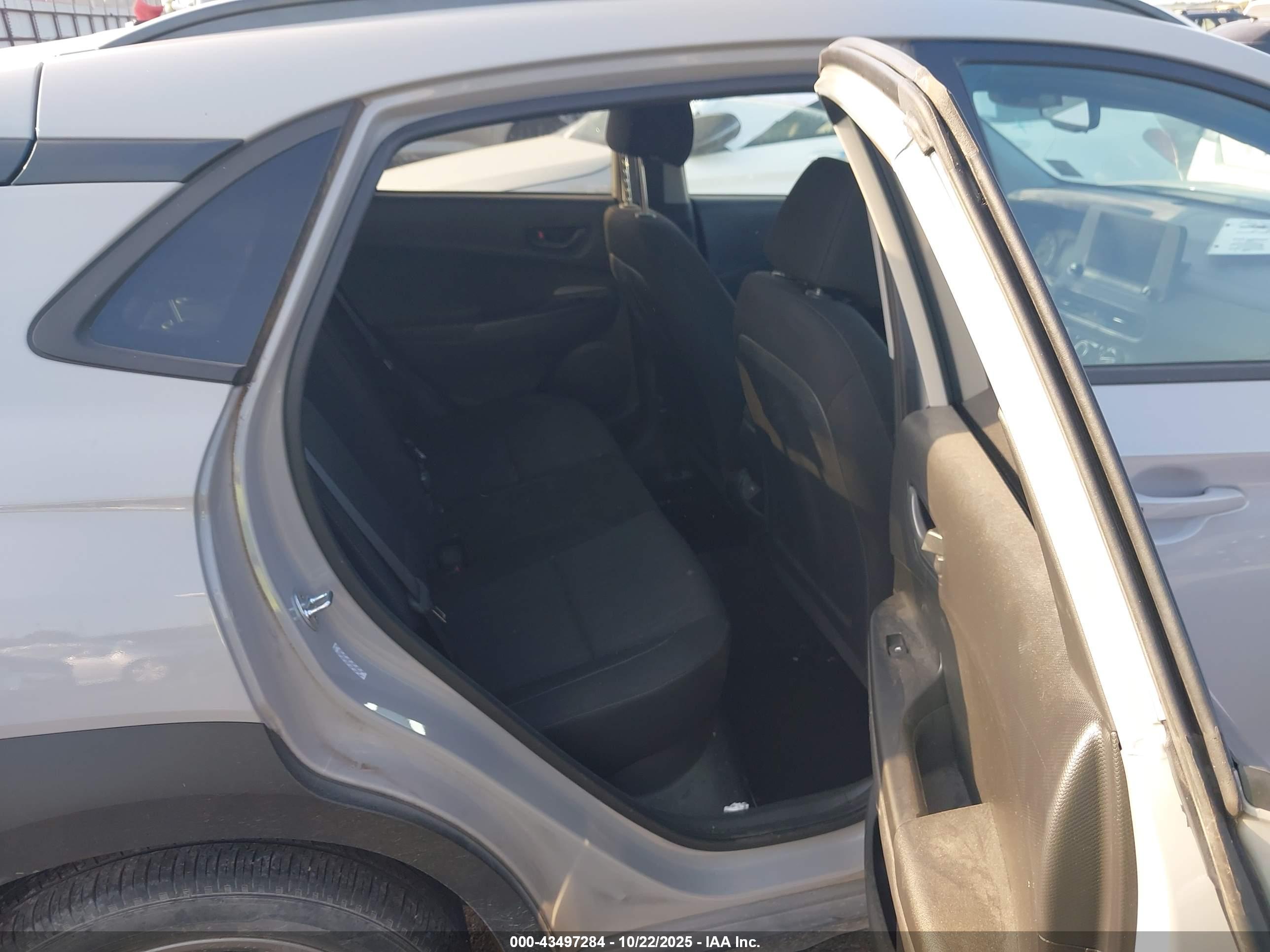 HYUNDAI KONA image 8