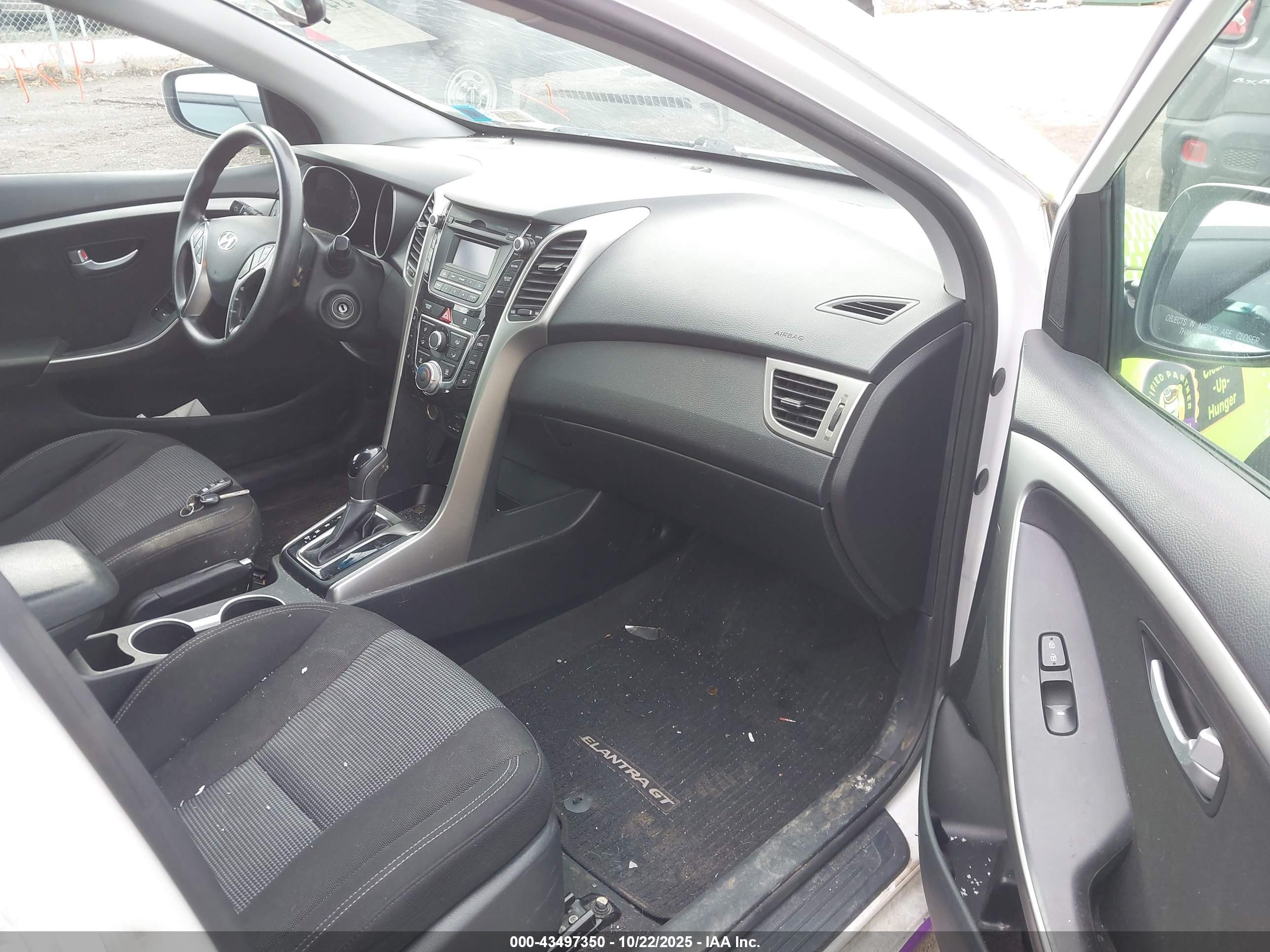 HYUNDAI ELANTRA image 5