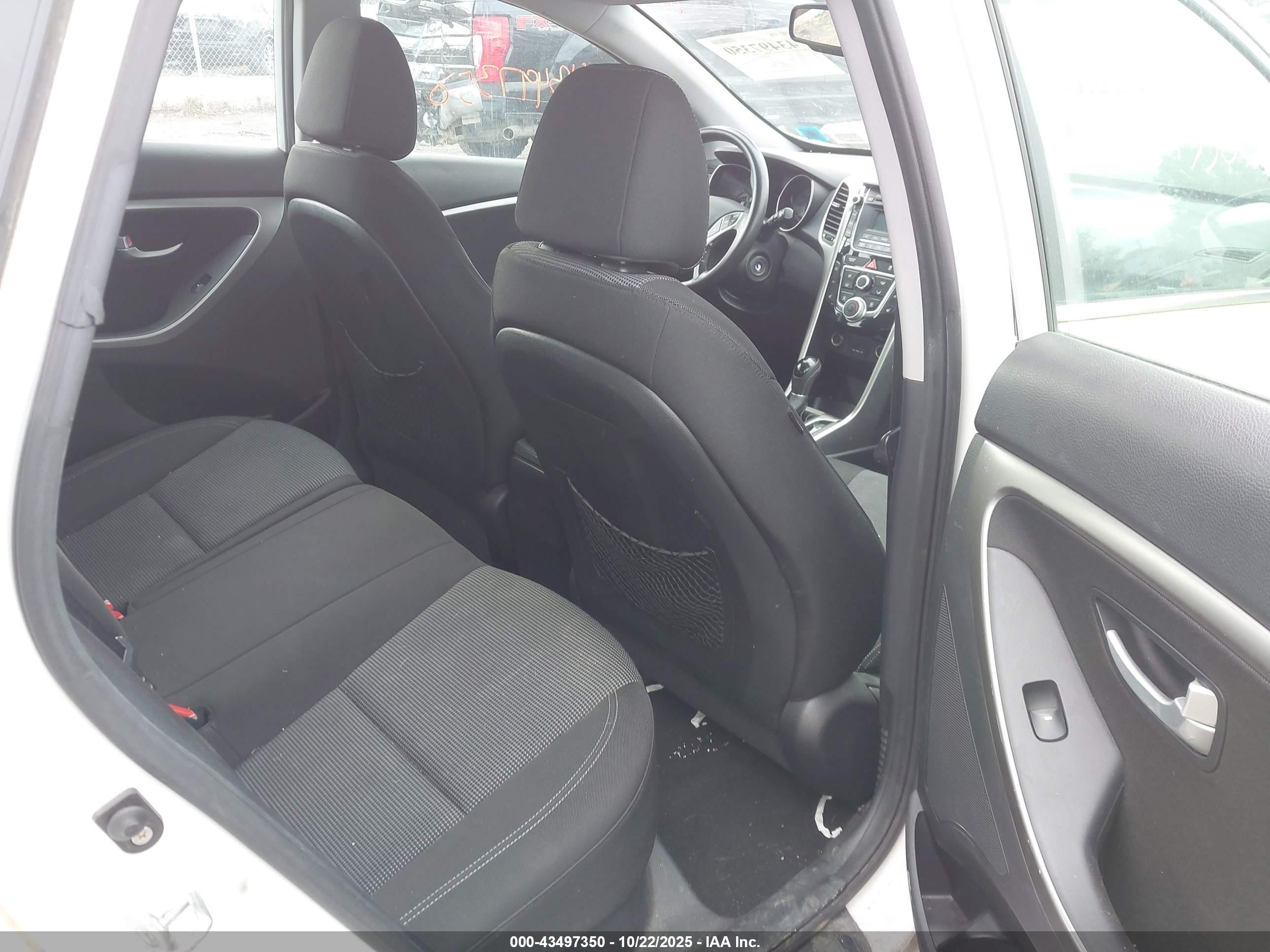HYUNDAI ELANTRA image 8