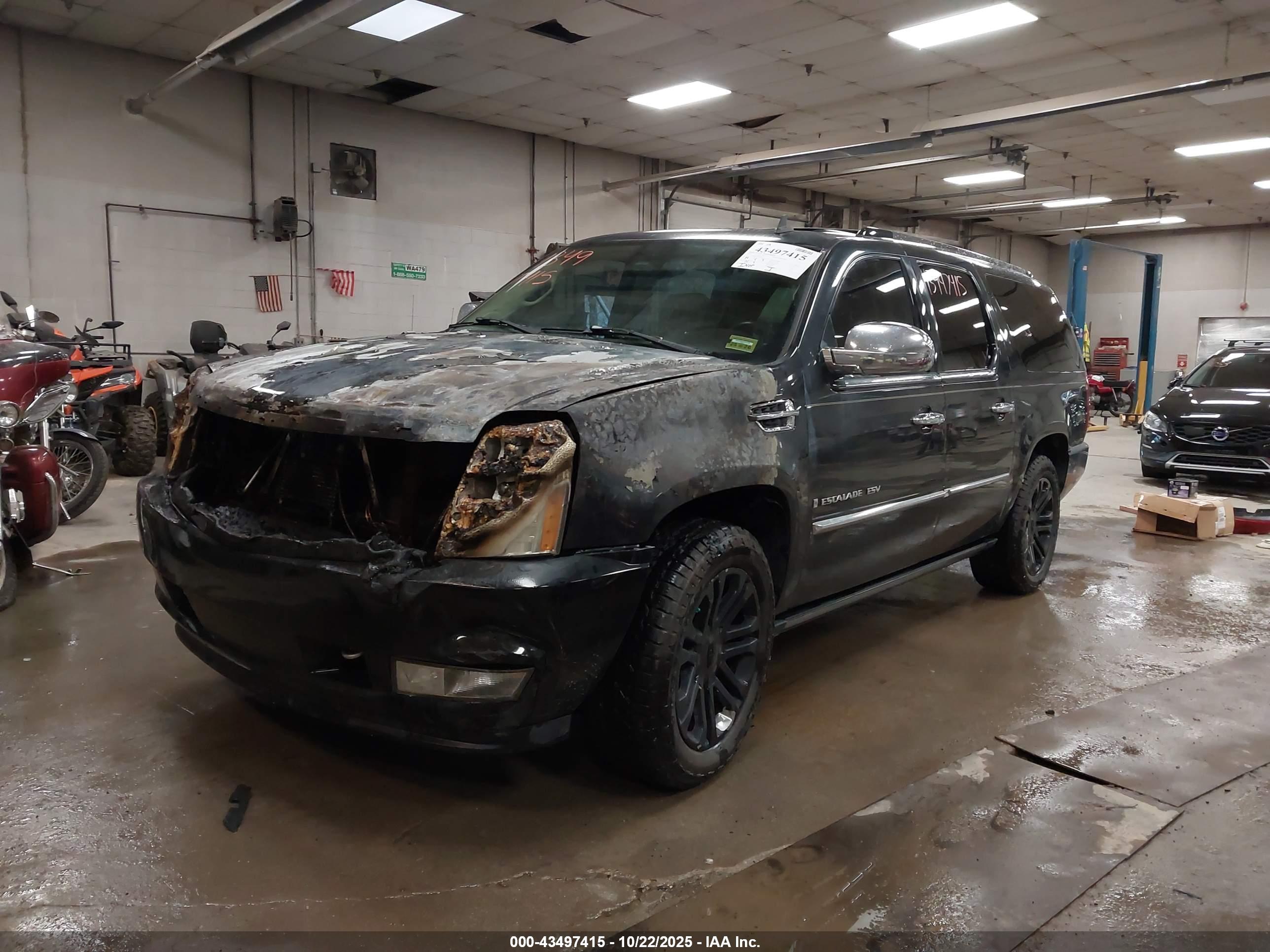 CADILLAC ESCALADE image 2