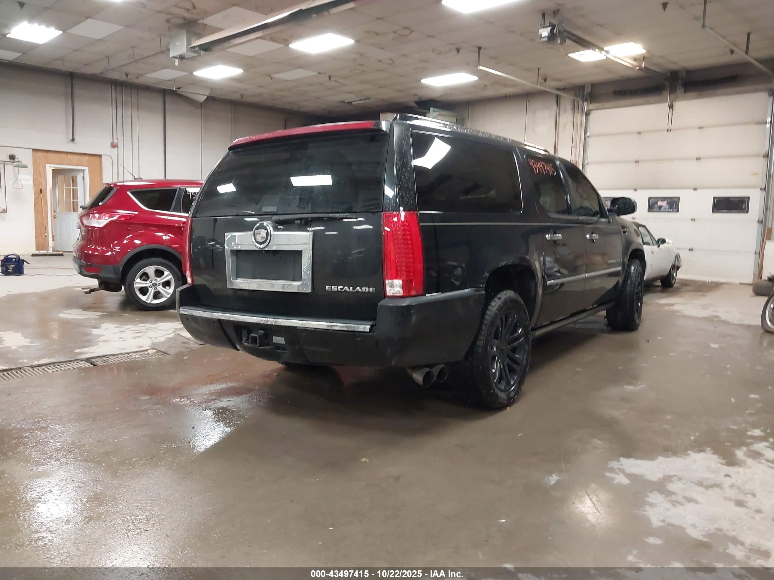 CADILLAC ESCALADE image 4