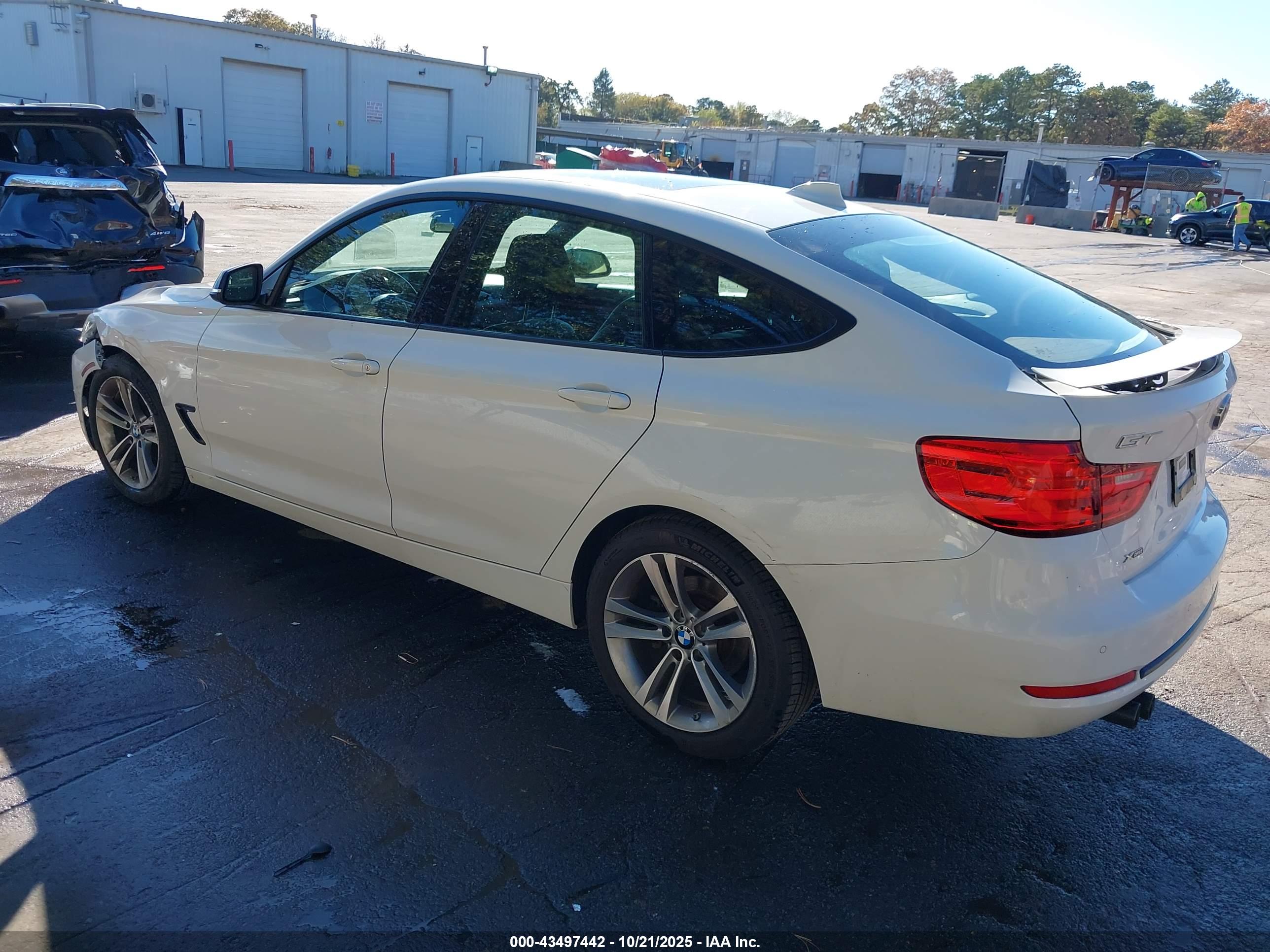 BMW 328I image 3