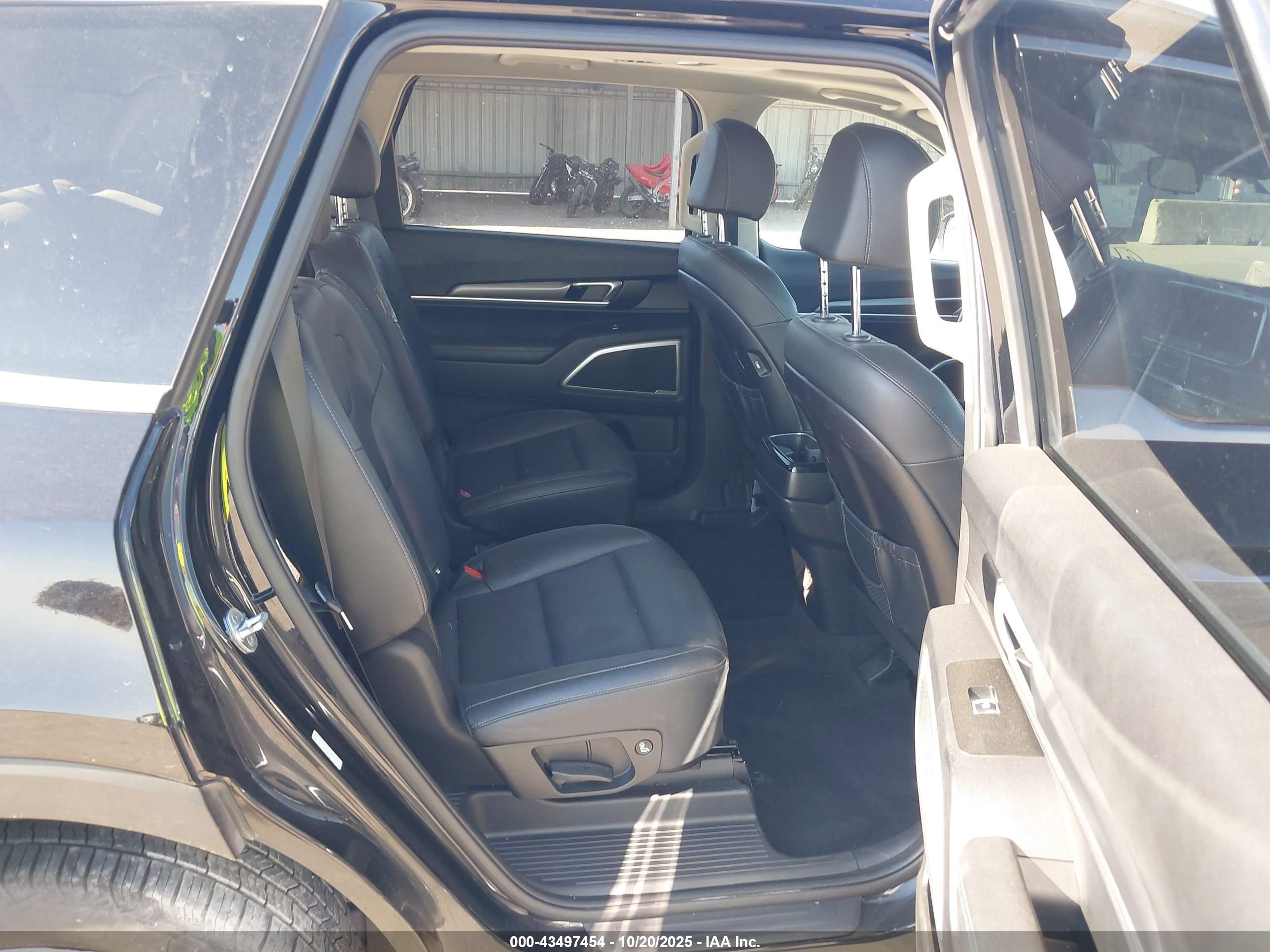 KIA TELLURIDE image 8