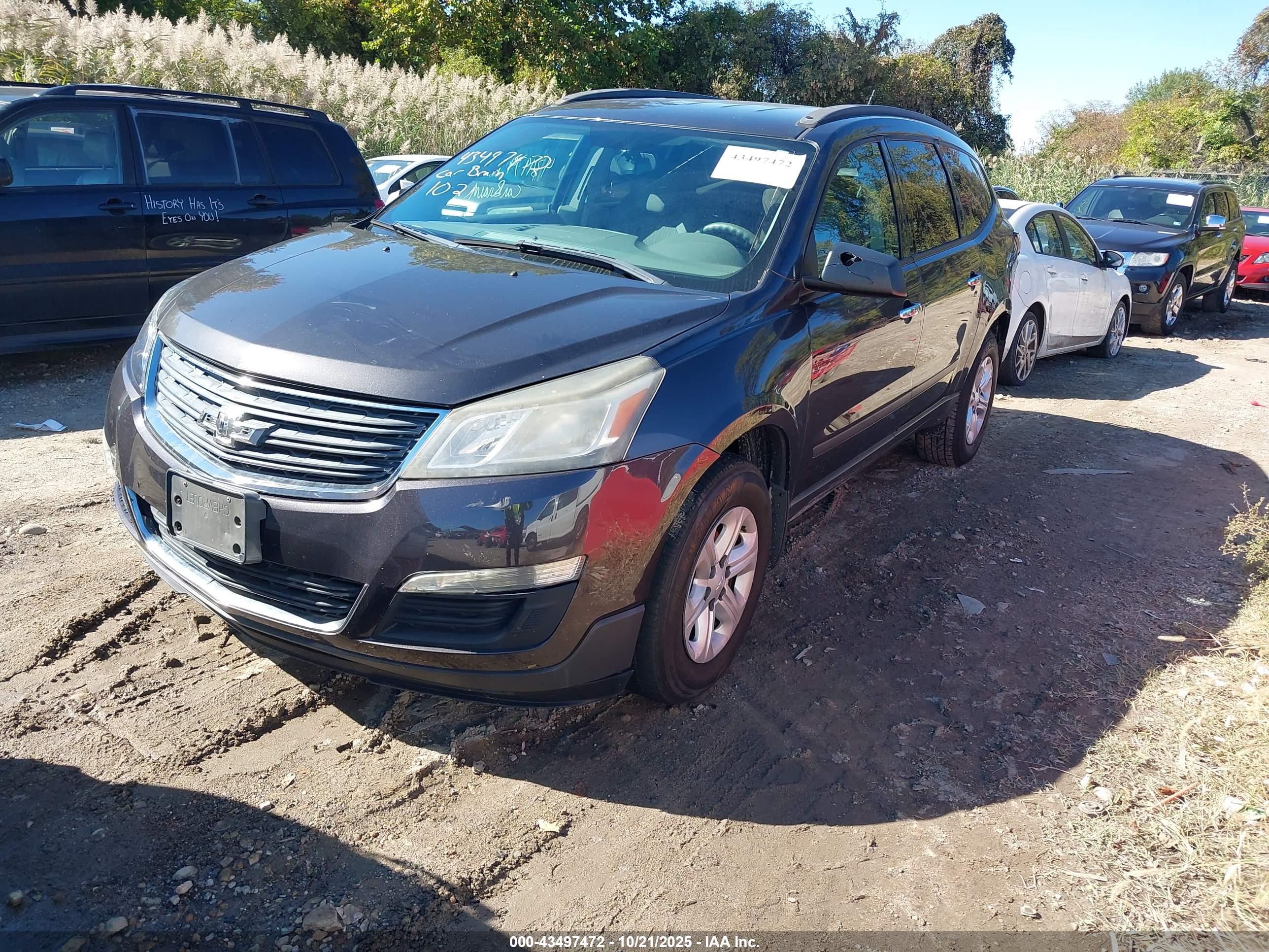 CHEVROLET TRAVERSE image 2