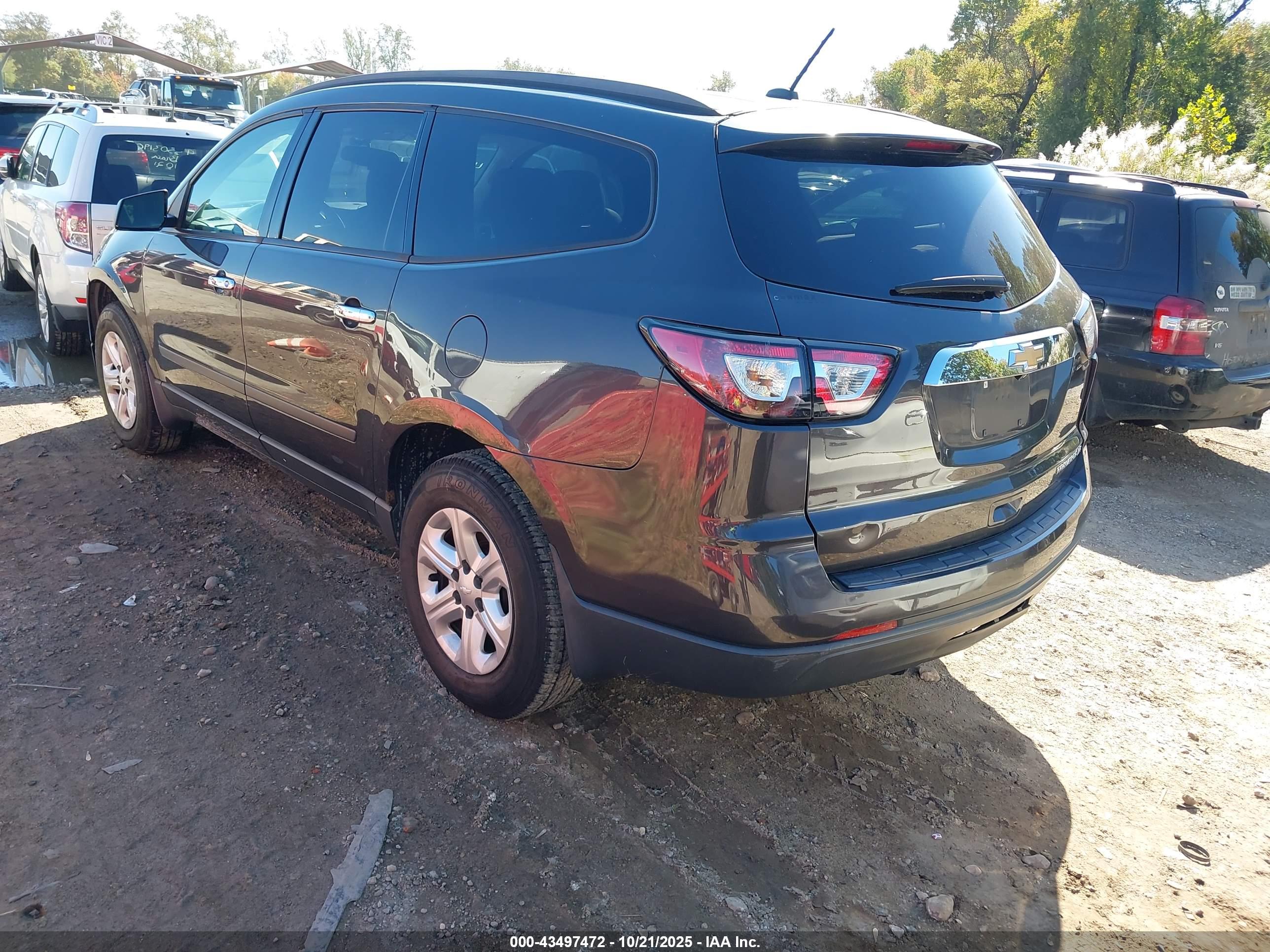 CHEVROLET TRAVERSE image 3