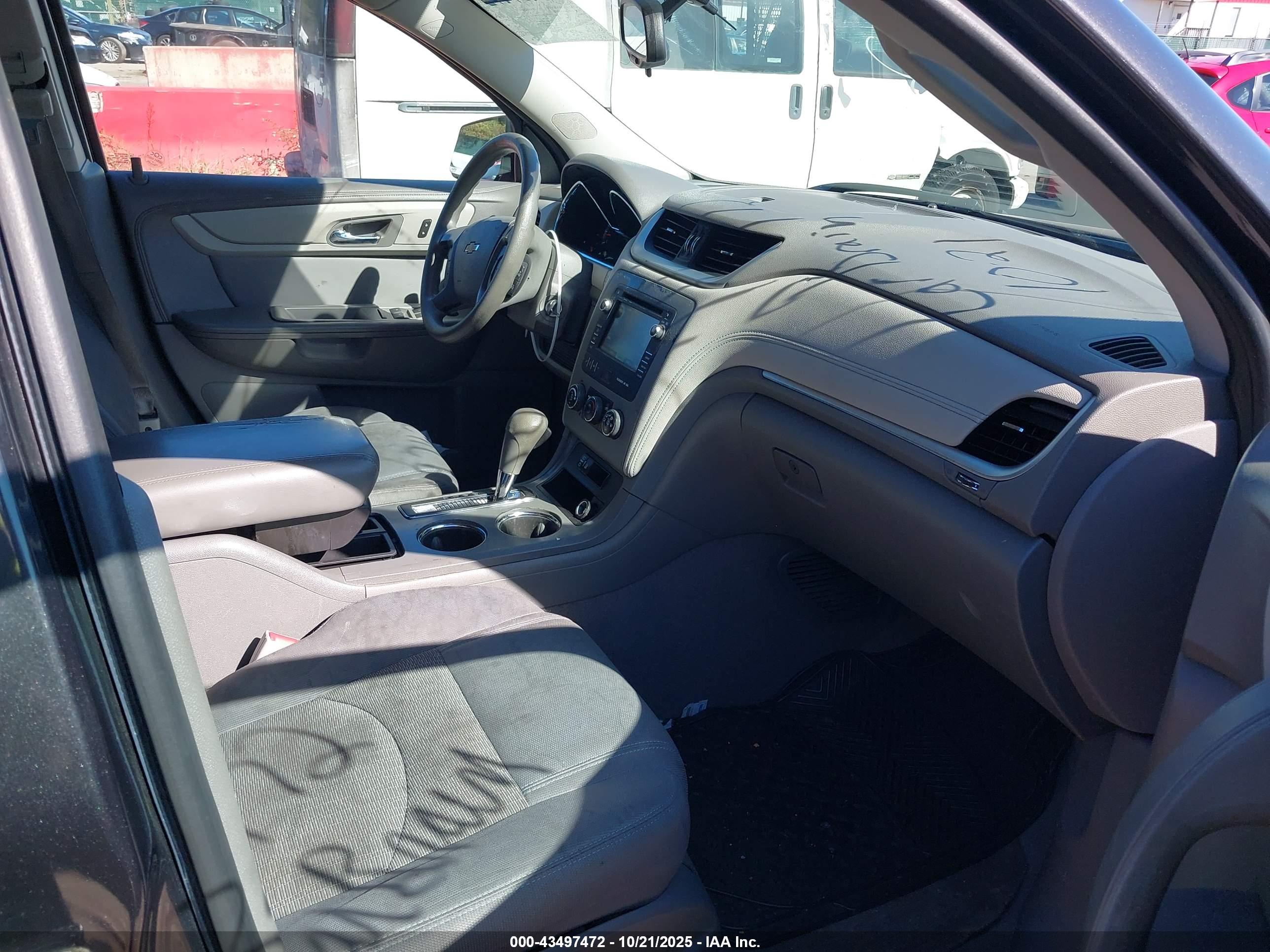 CHEVROLET TRAVERSE image 5