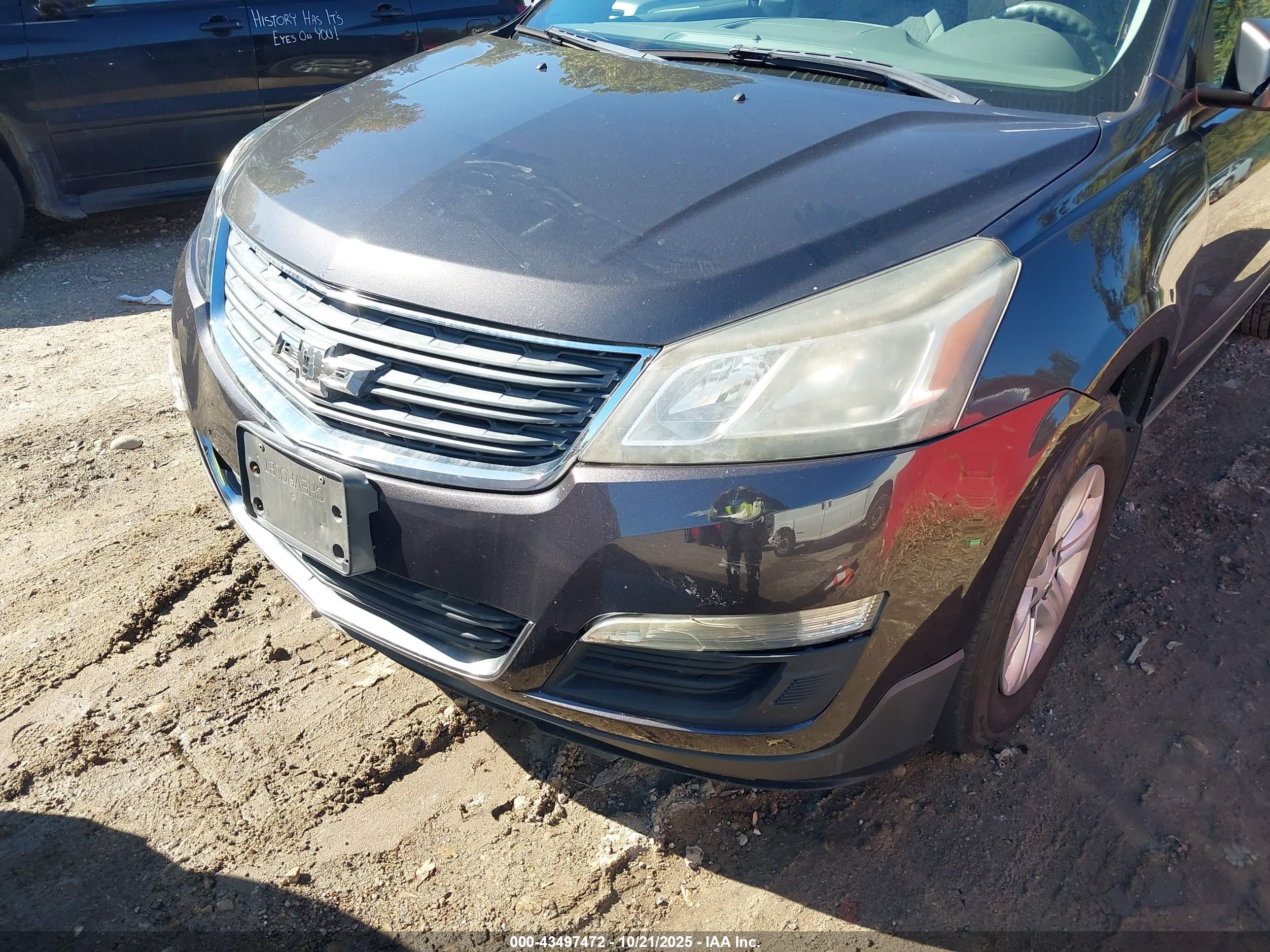 CHEVROLET TRAVERSE image 6
