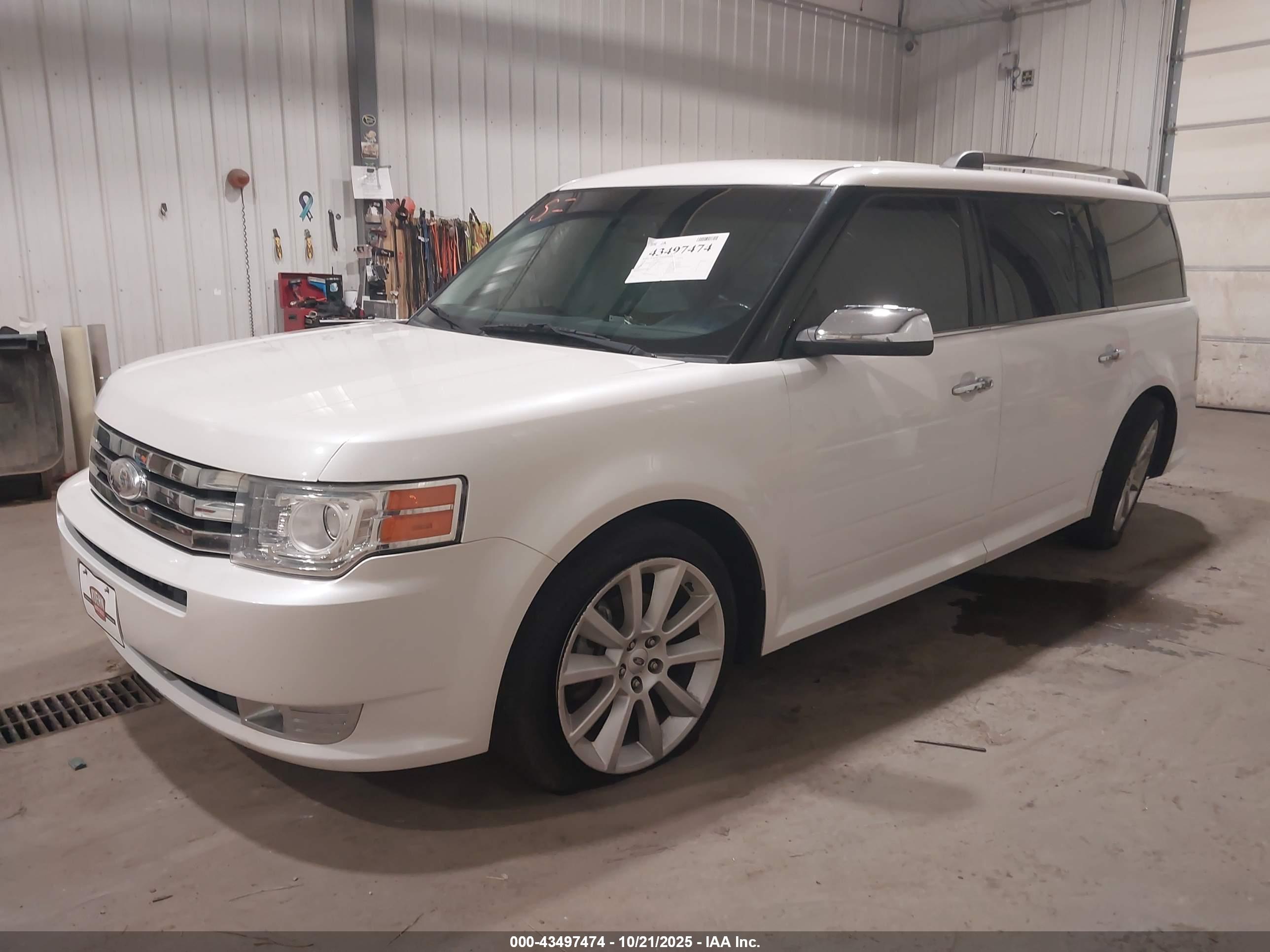 FORD FLEX image 2
