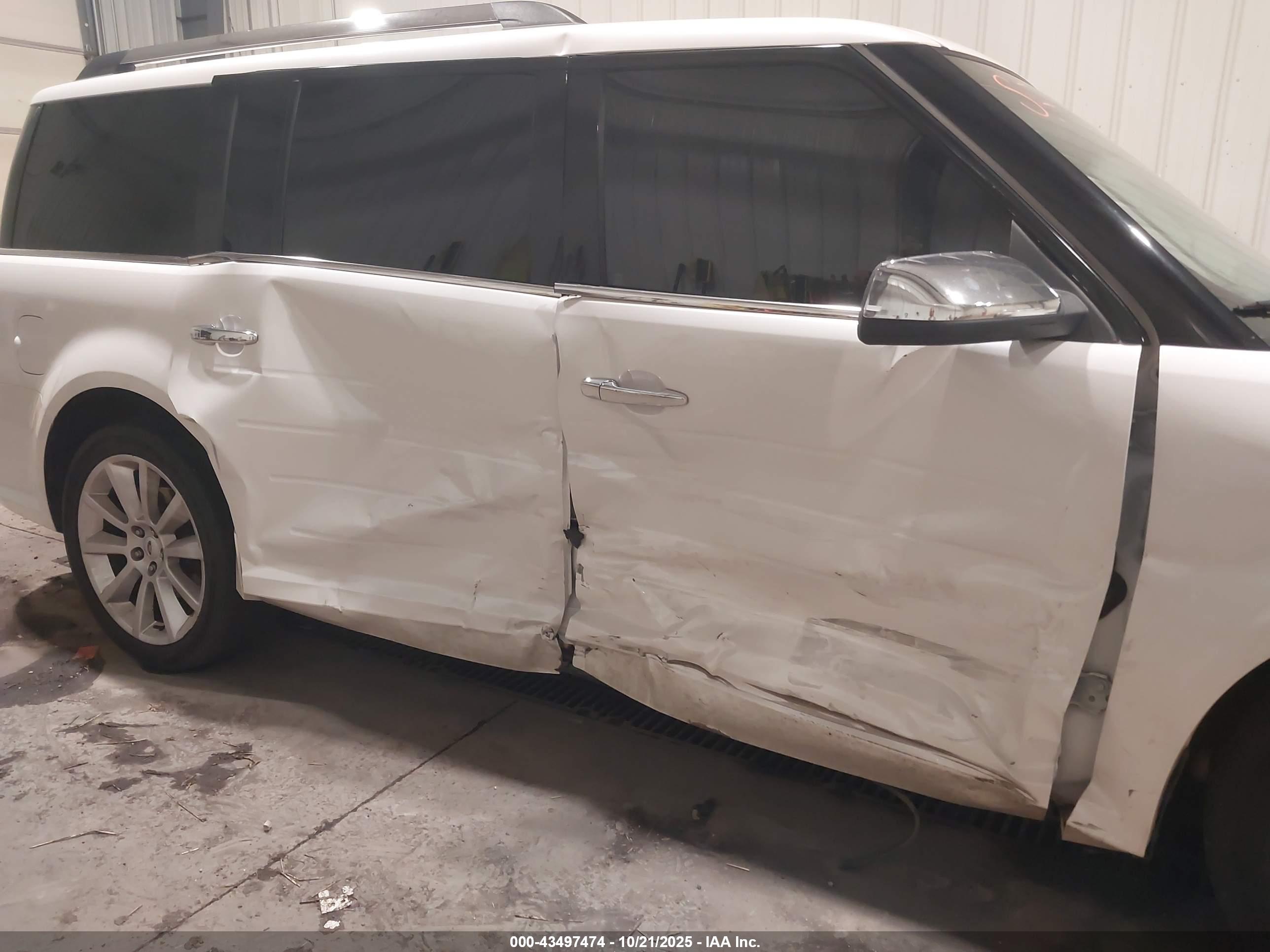 FORD FLEX image 6