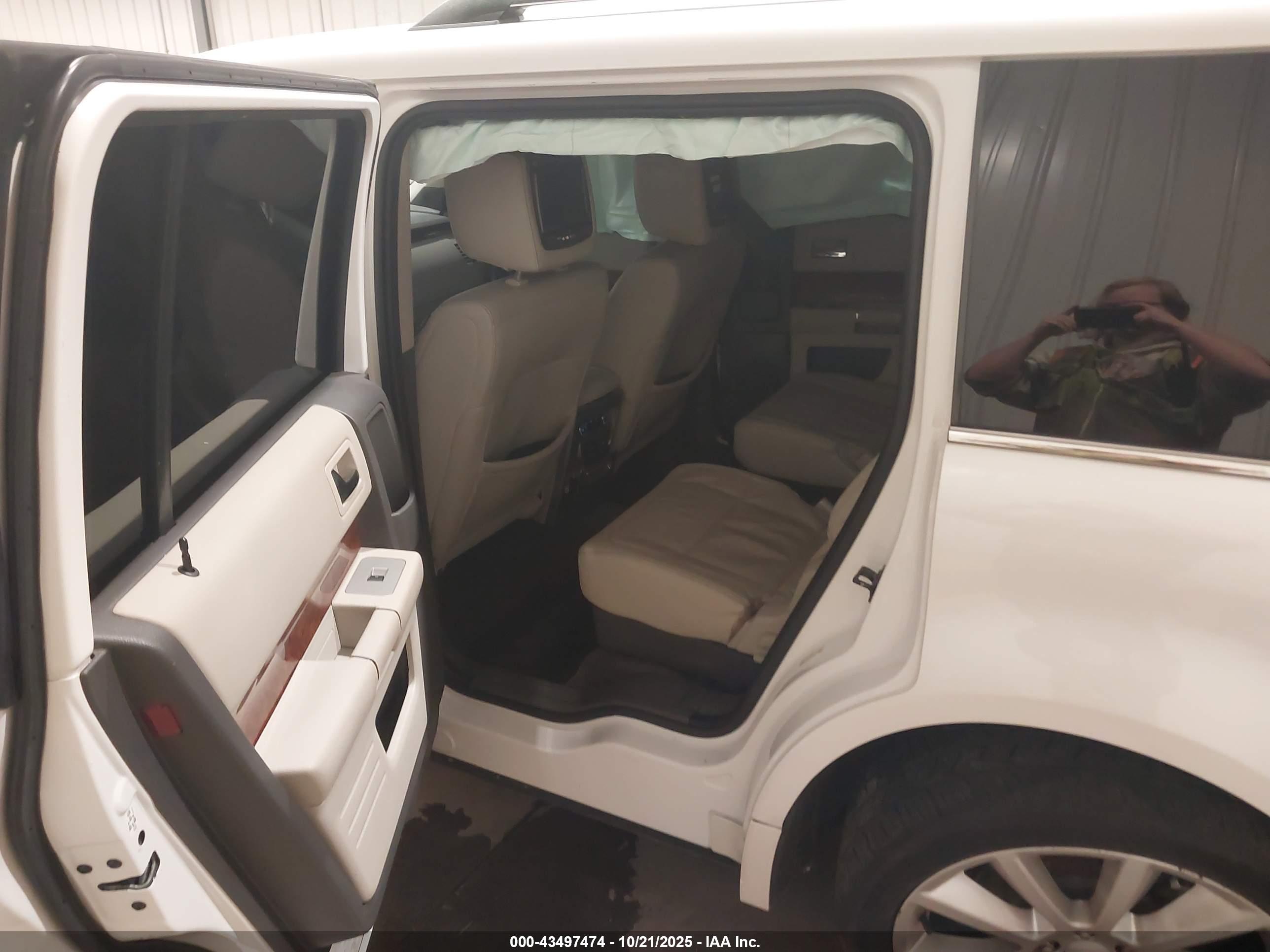 FORD FLEX image 8
