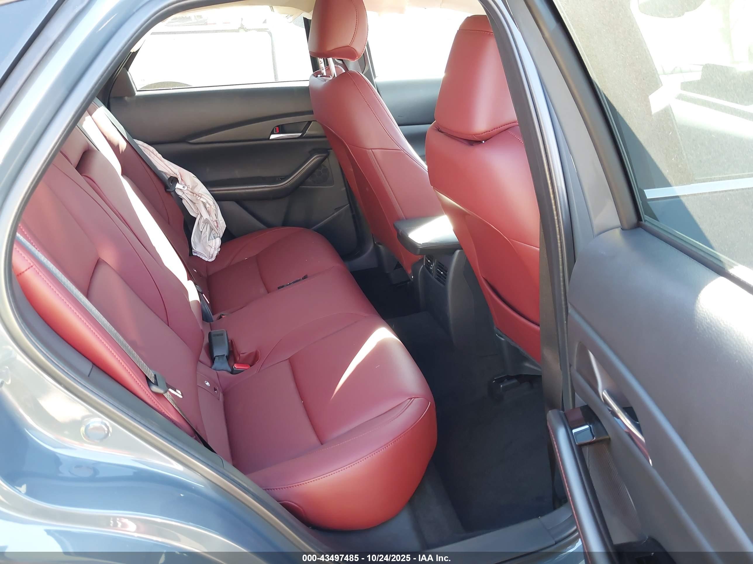 MAZDA CX-30 image 8