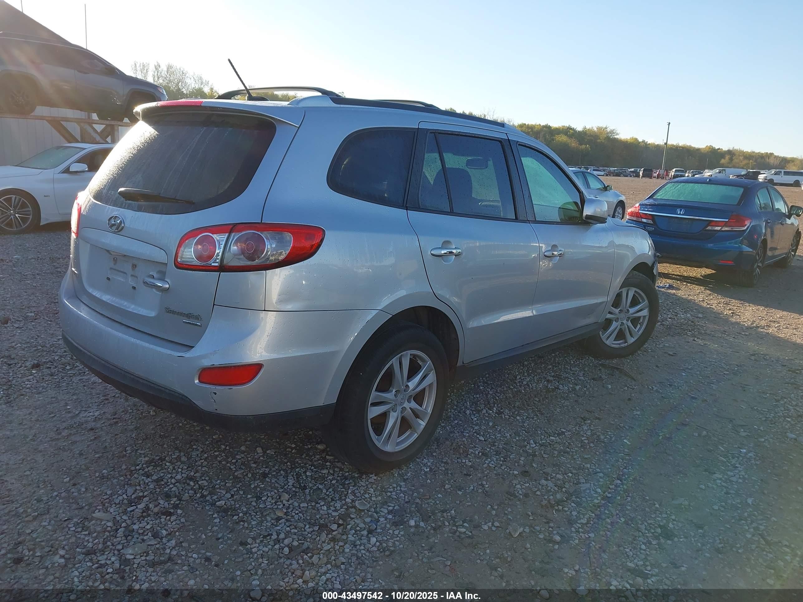 HYUNDAI SANTA image 4