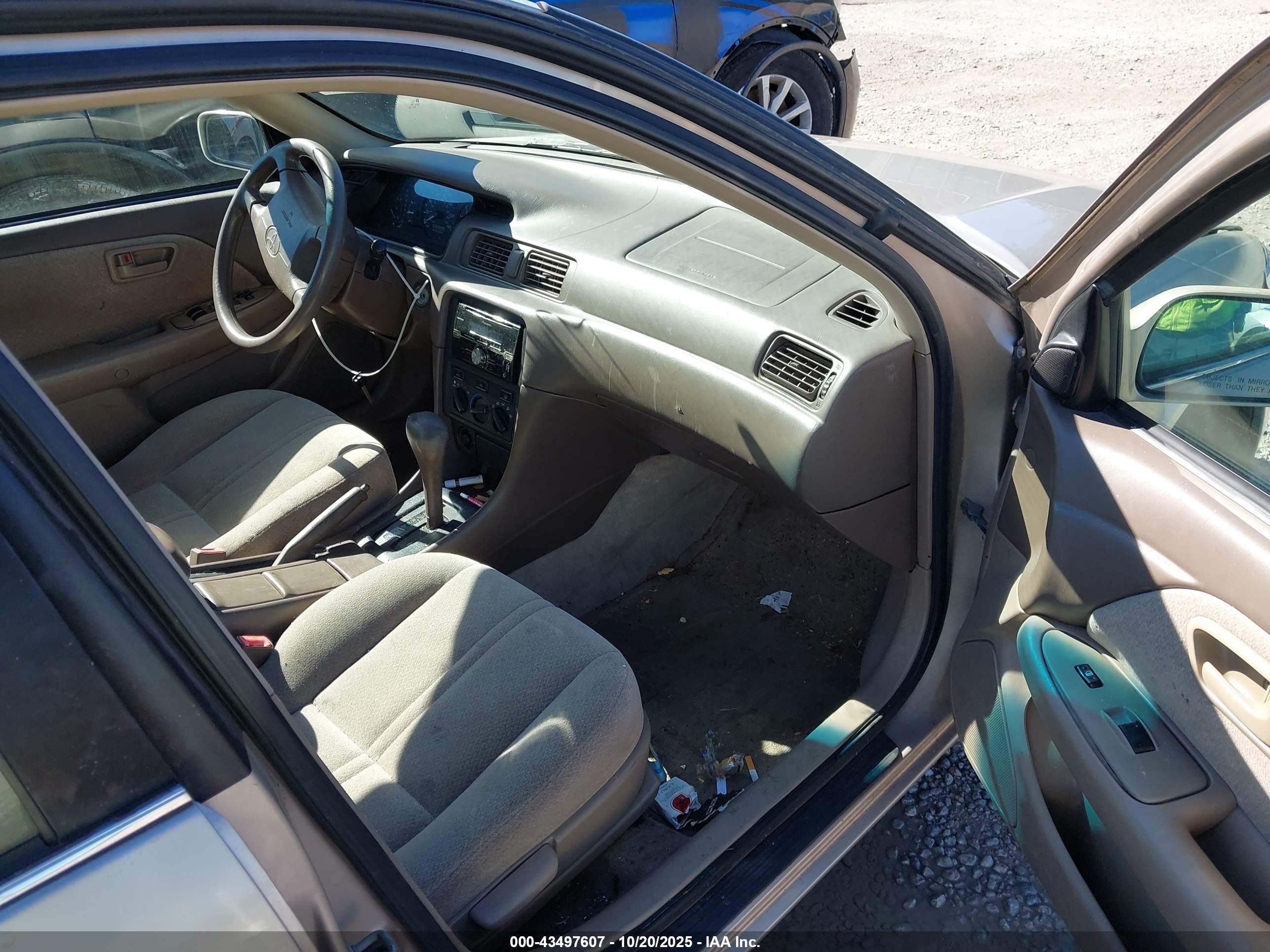 TOYOTA CAMRY image 5