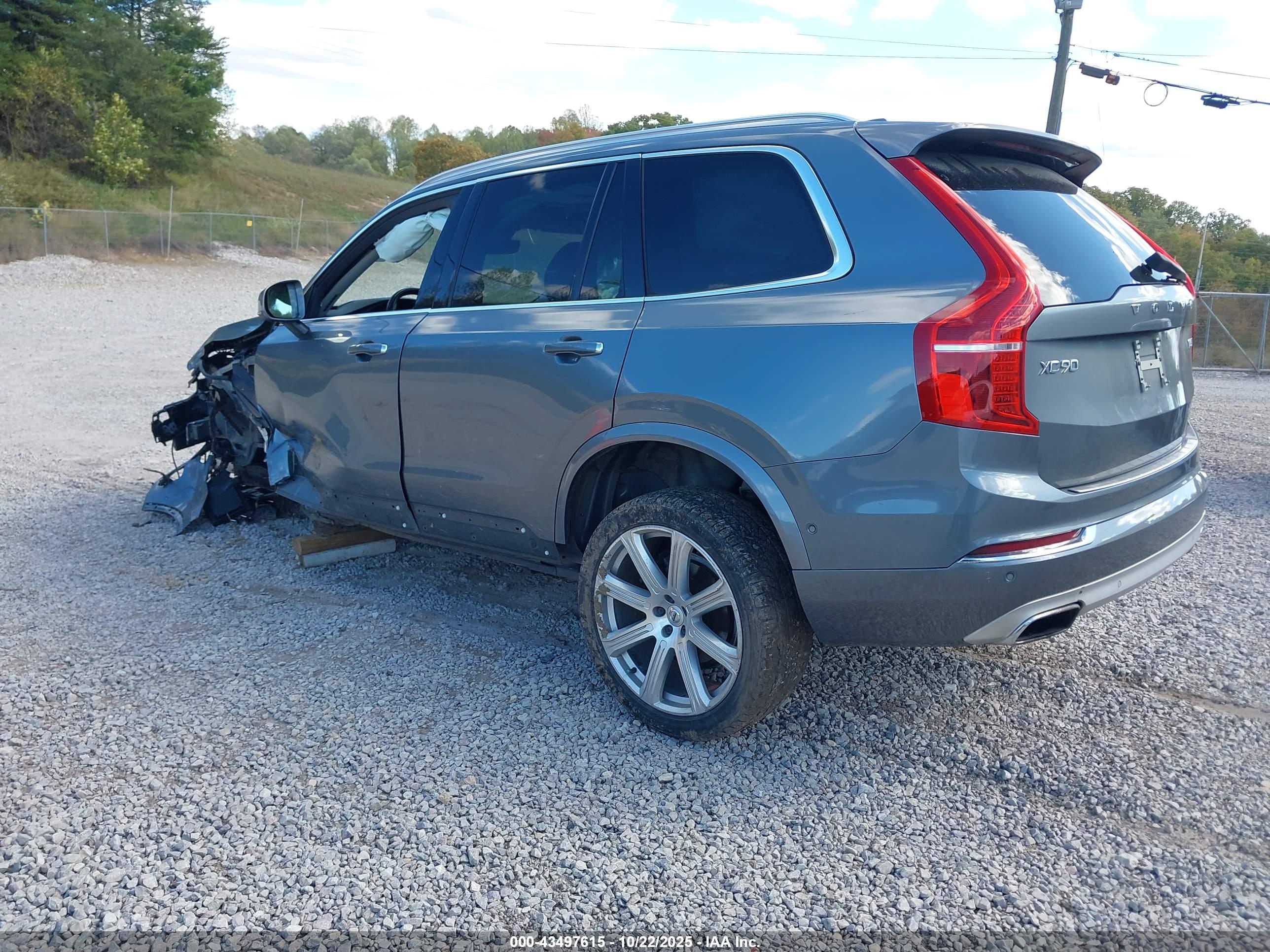 VOLVO XC90 image 3