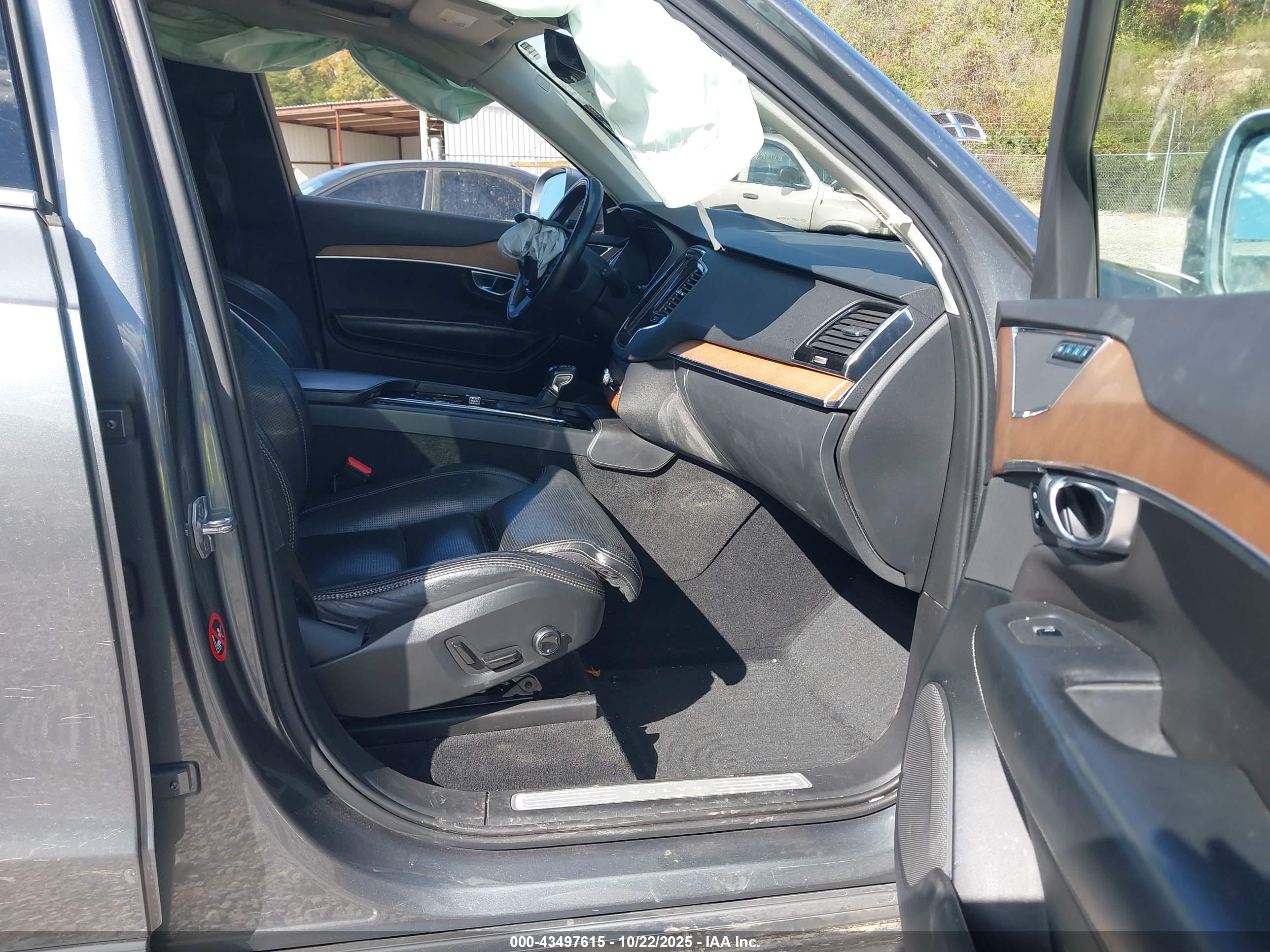 VOLVO XC90 image 5