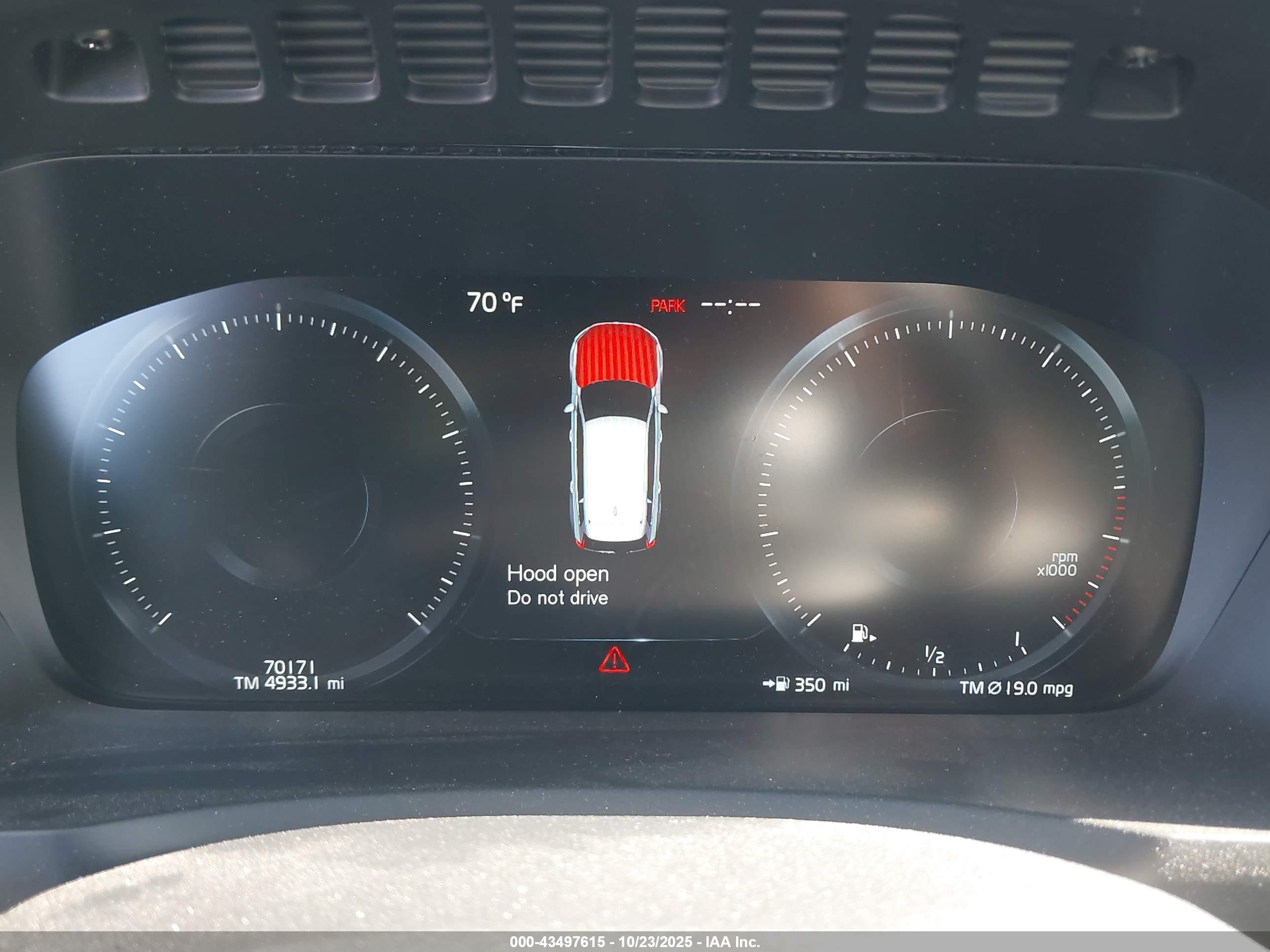 VOLVO XC90 image 7