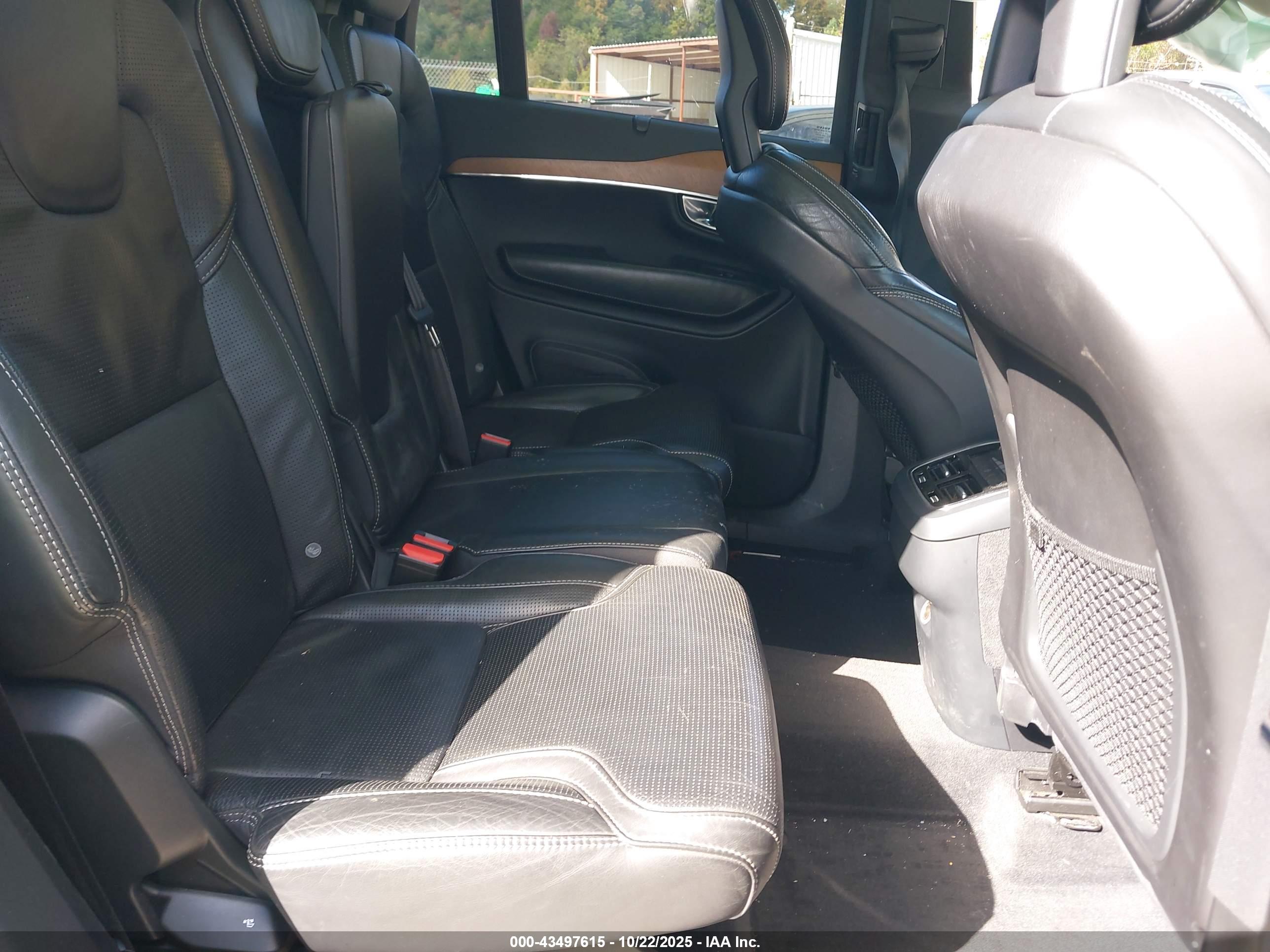 VOLVO XC90 image 8