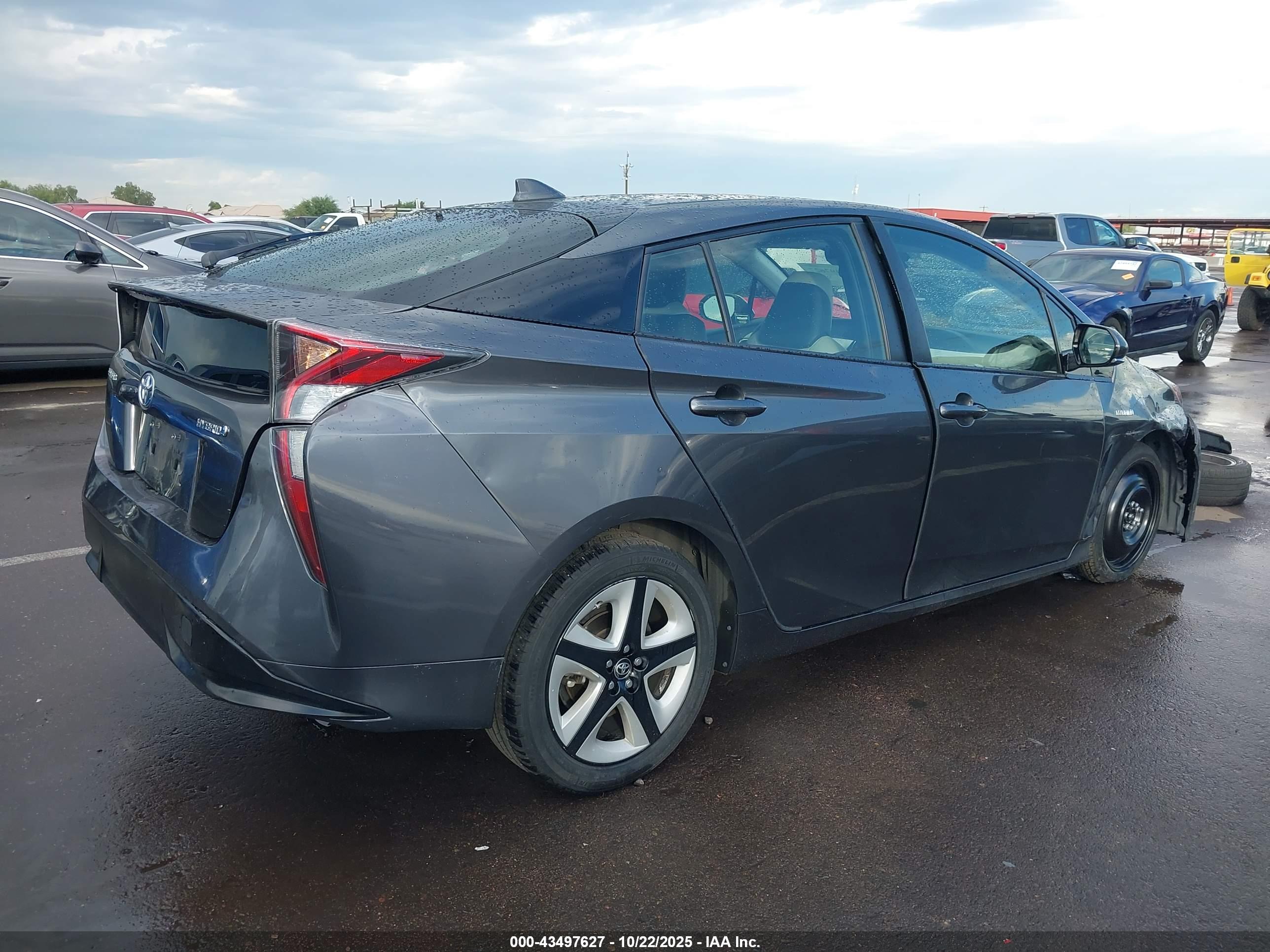 TOYOTA PRIUS image 4