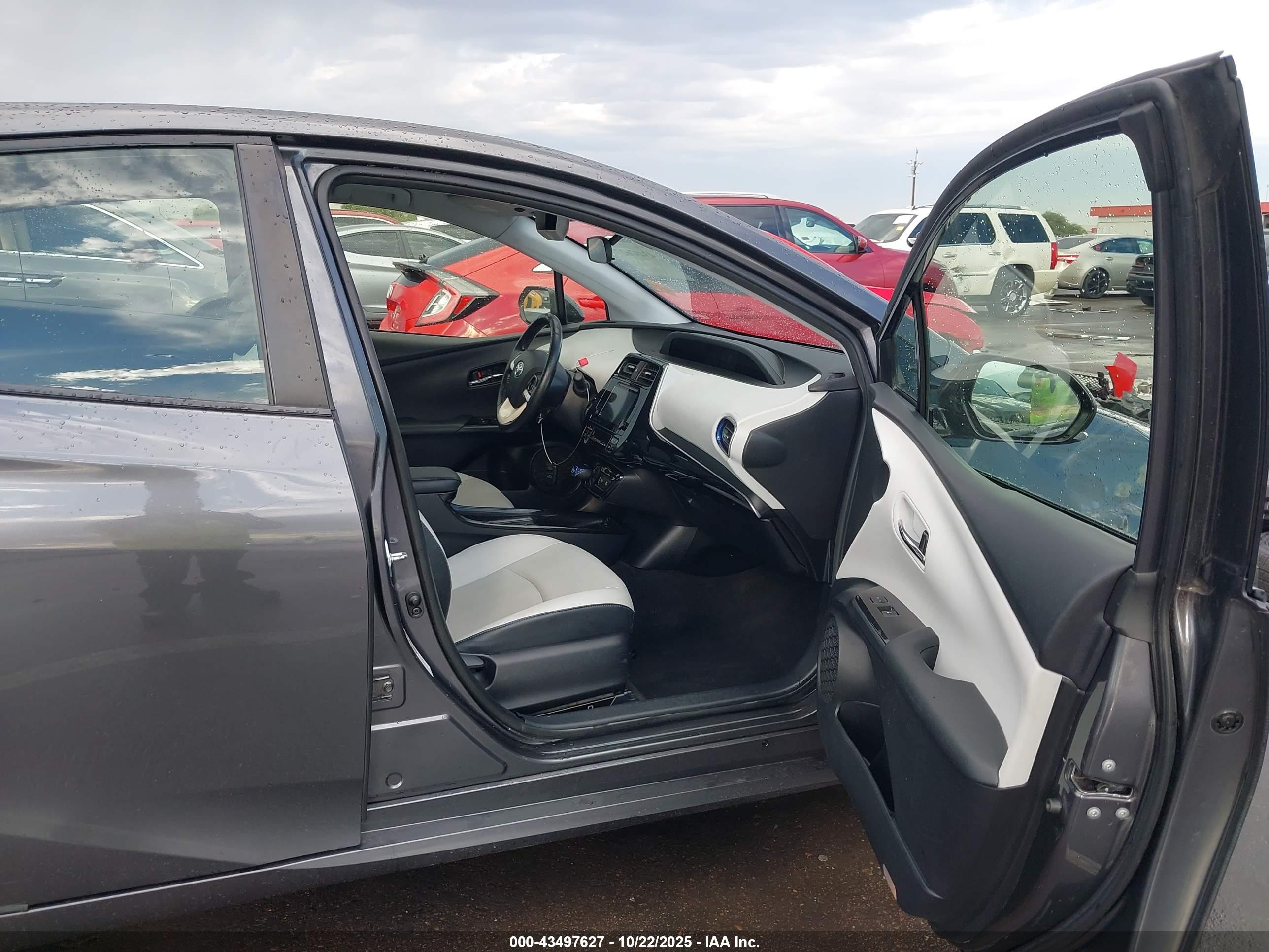 TOYOTA PRIUS image 5