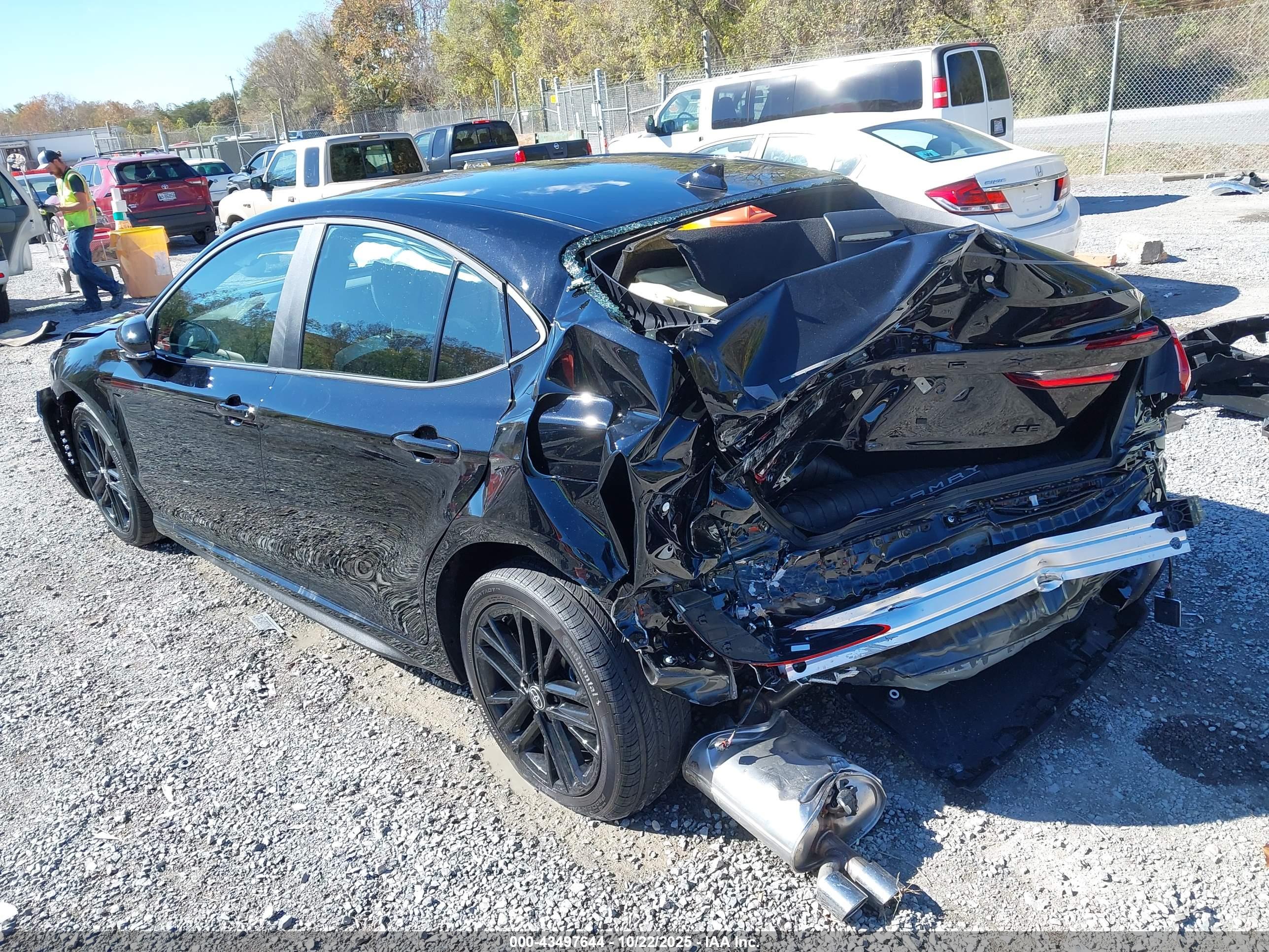TOYOTA CAMRY image 3