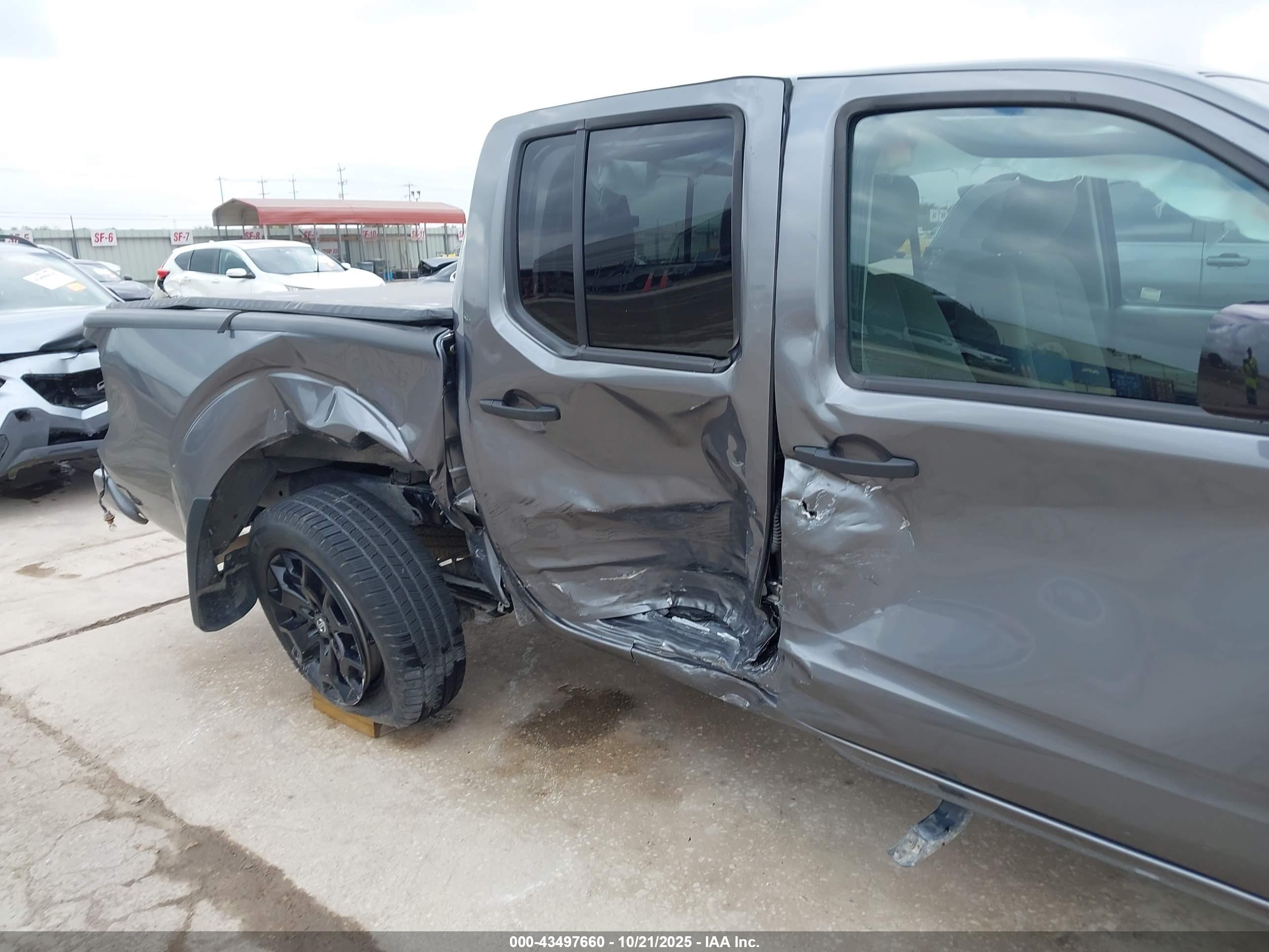 NISSAN FRONTIER image 6