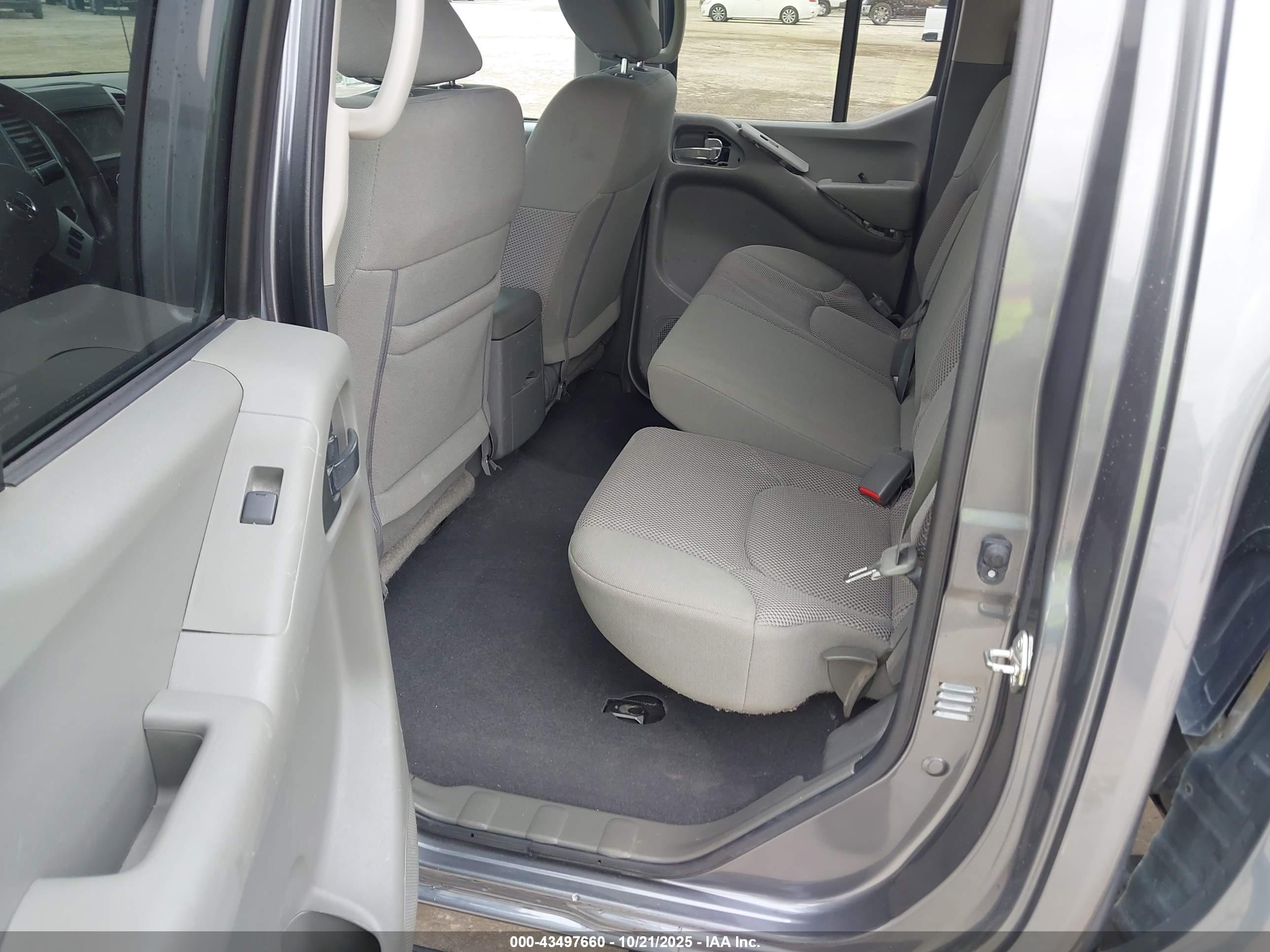 NISSAN FRONTIER image 8