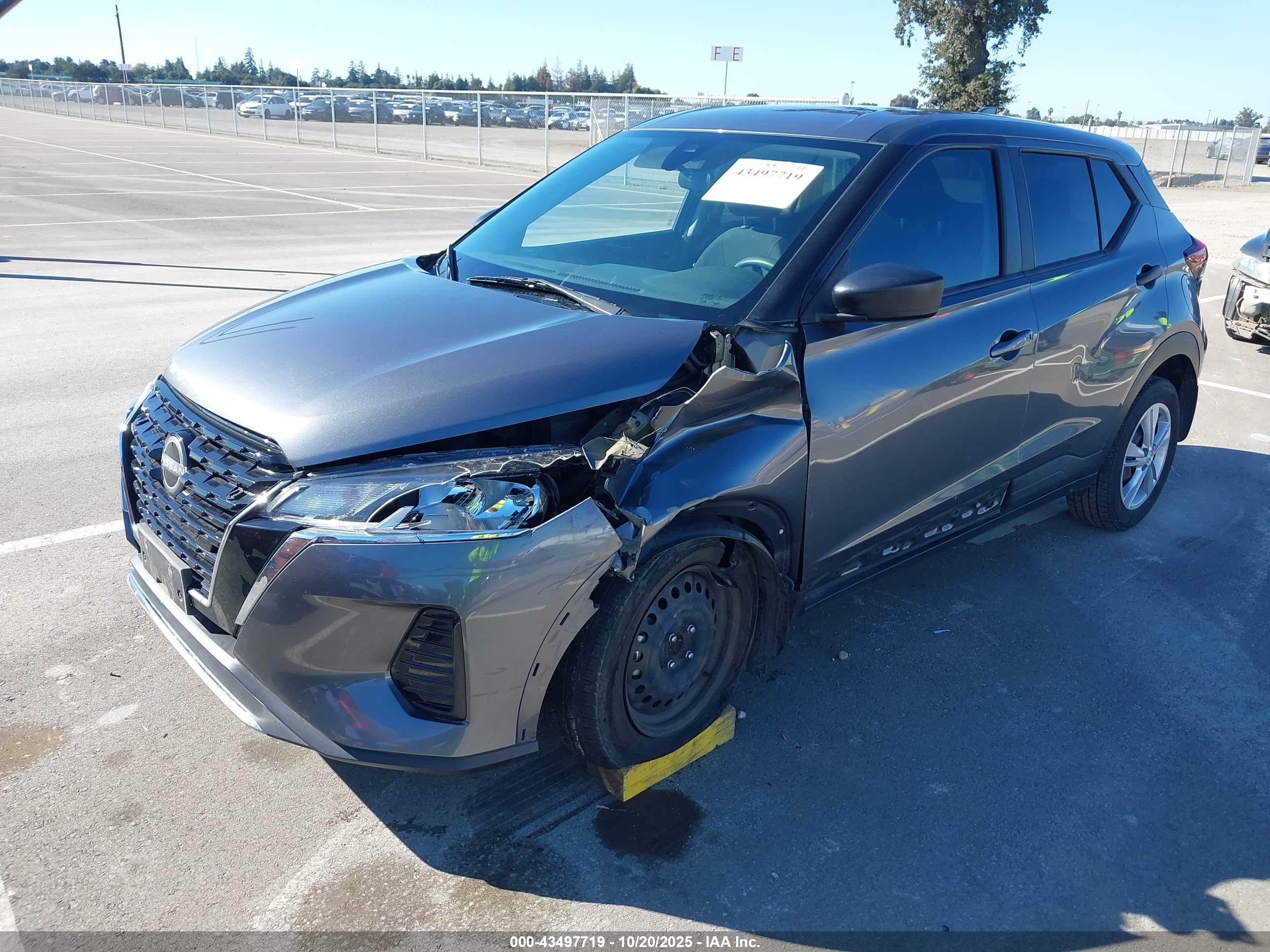NISSAN KICKS image 2