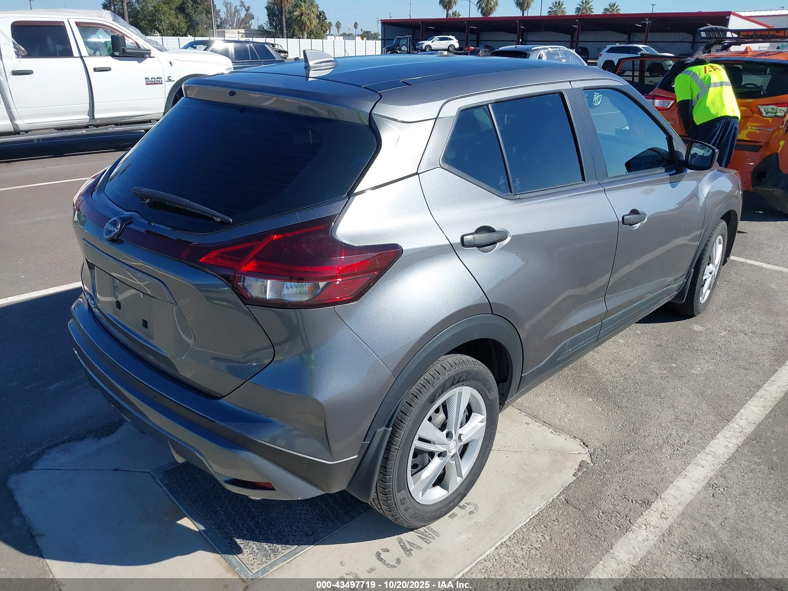 NISSAN KICKS image 4