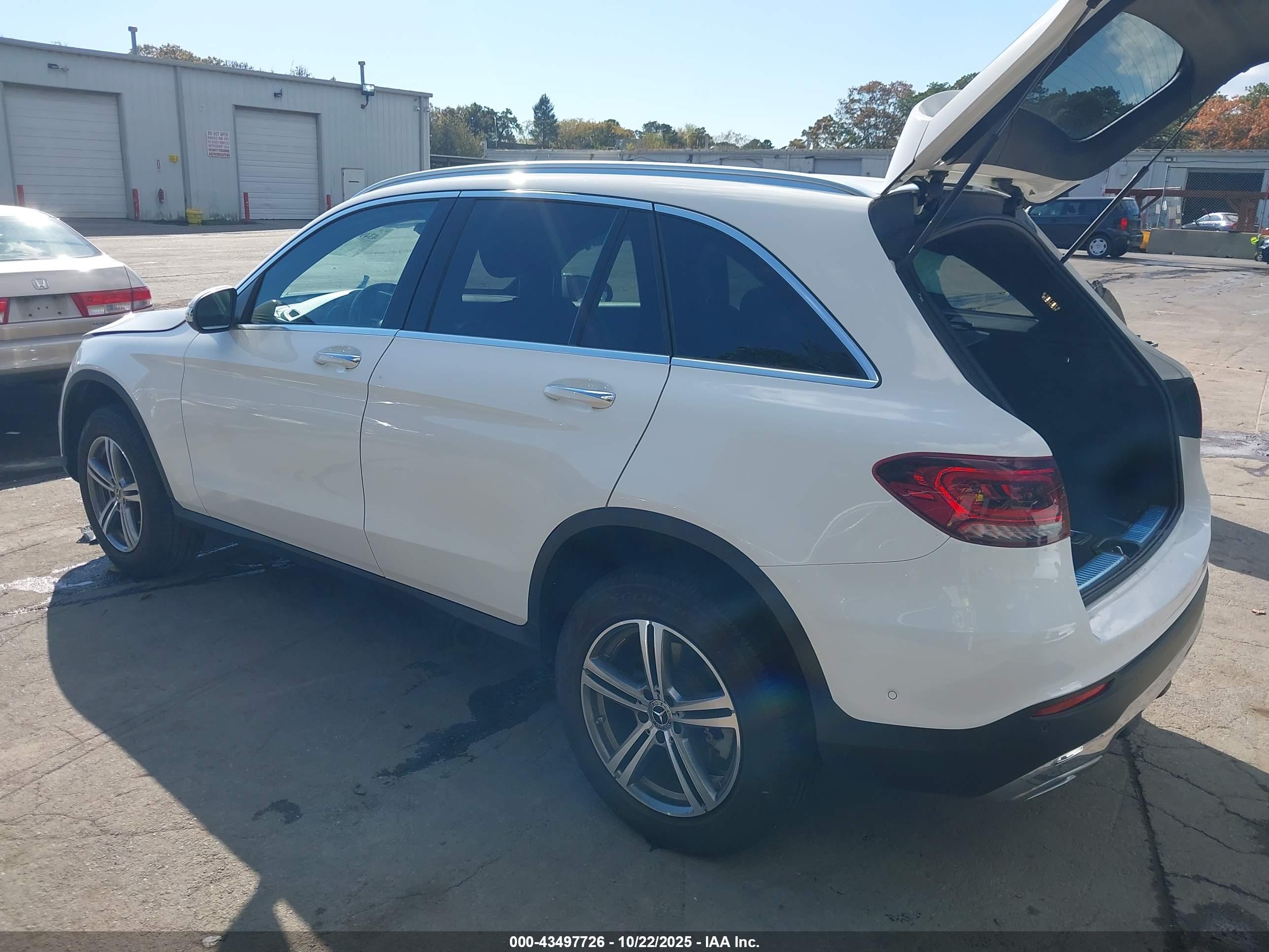 MERCEDES-BENZ GLC image 3