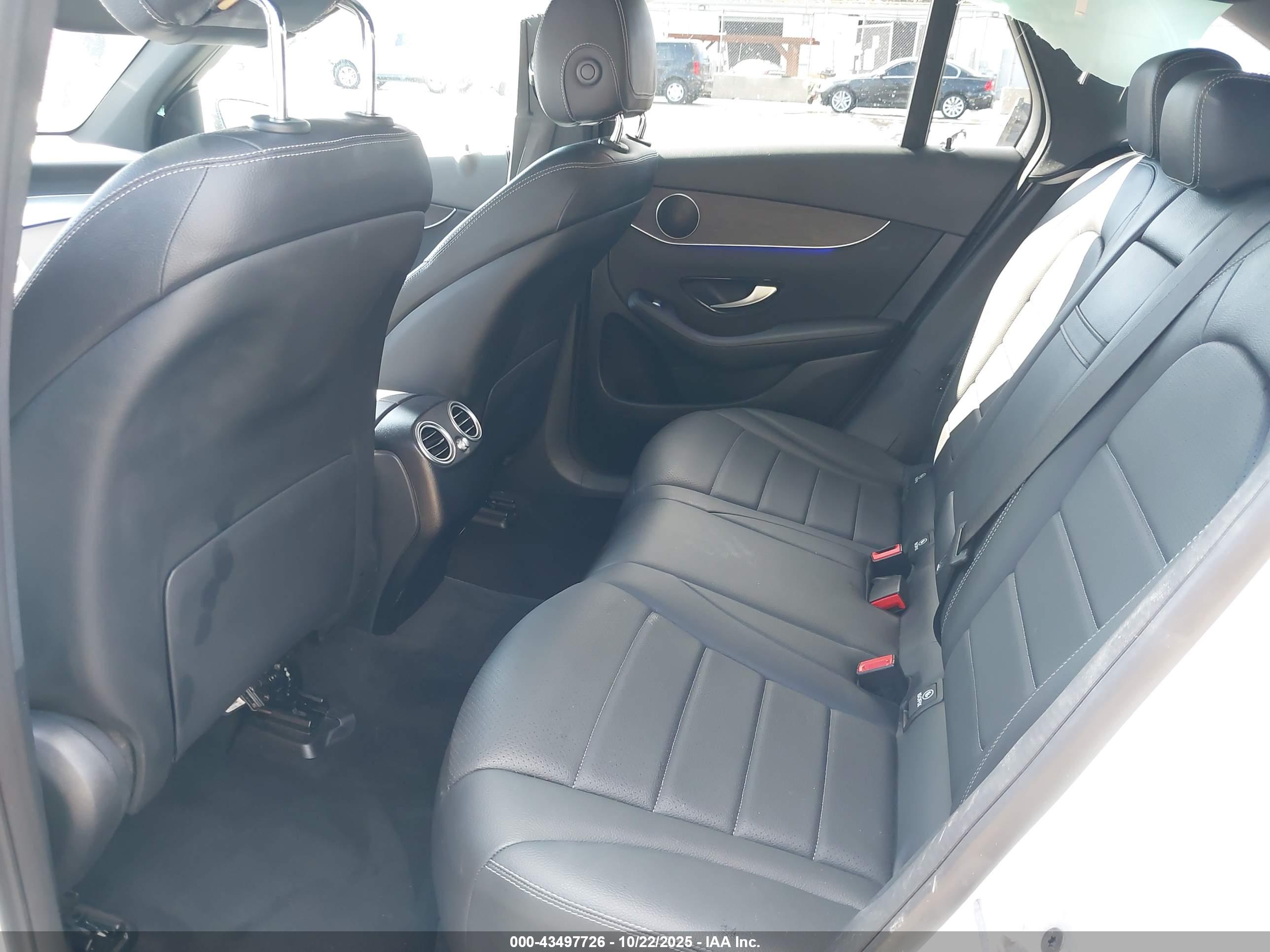 MERCEDES-BENZ GLC image 8