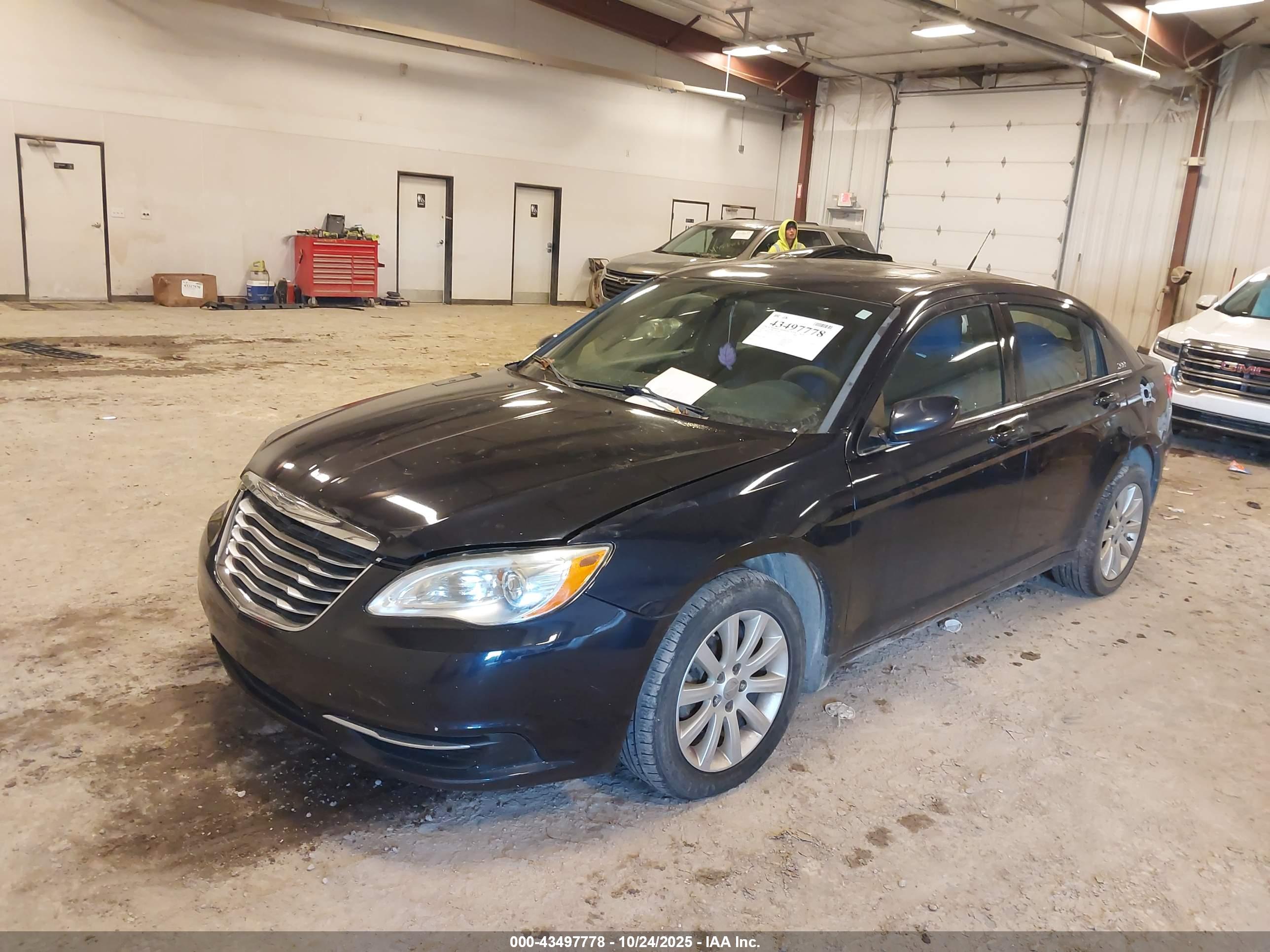CHRYSLER 200 image 2