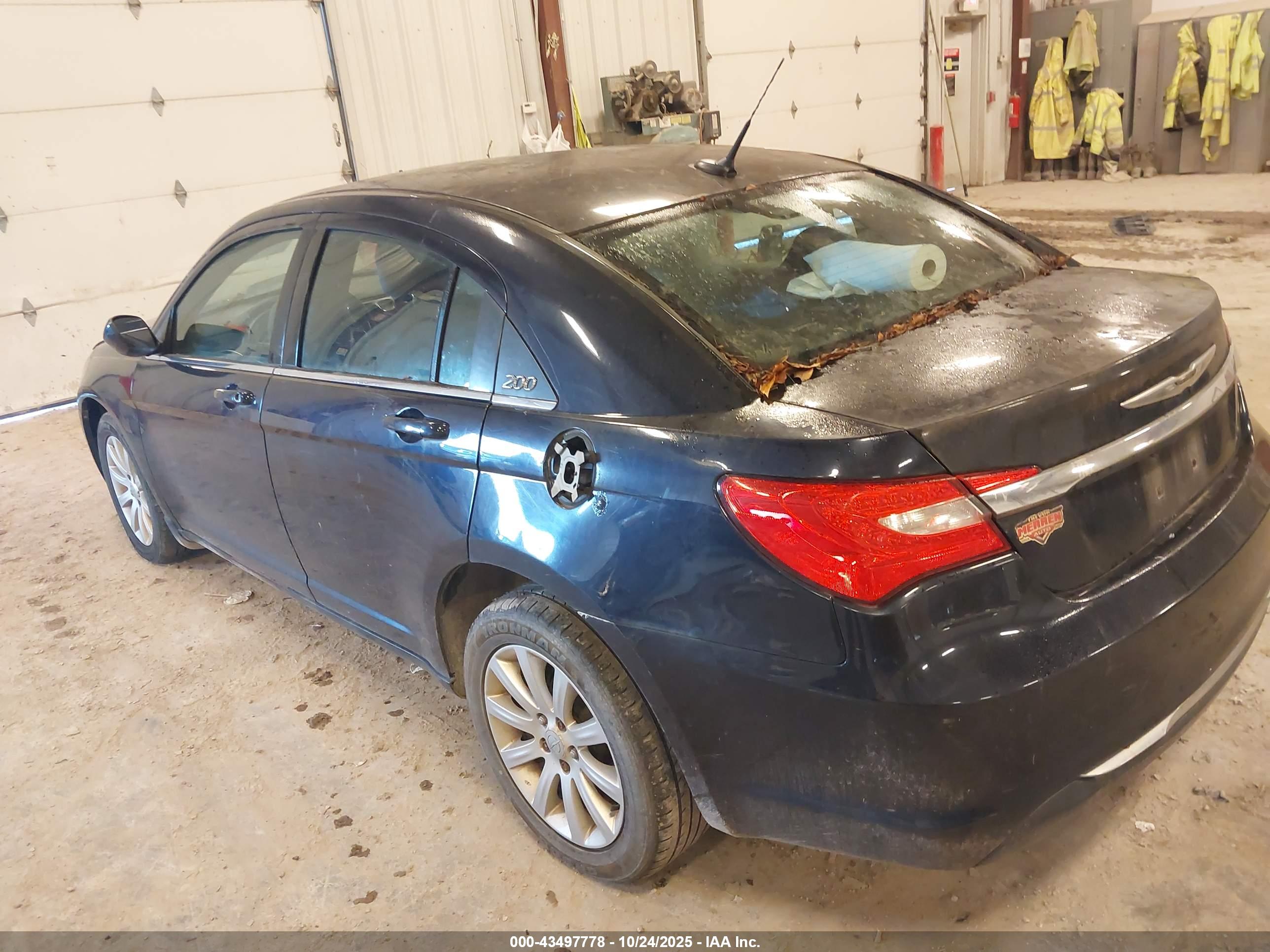 CHRYSLER 200 image 3