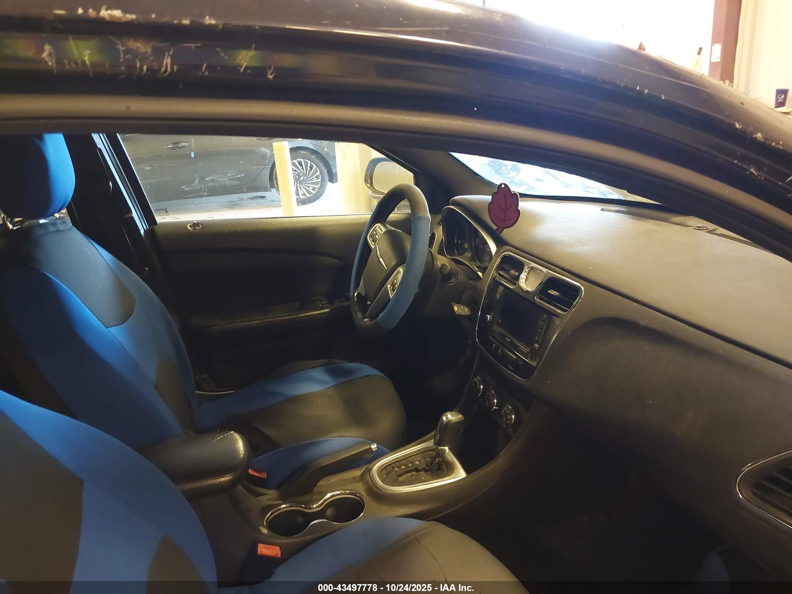 CHRYSLER 200 image 5