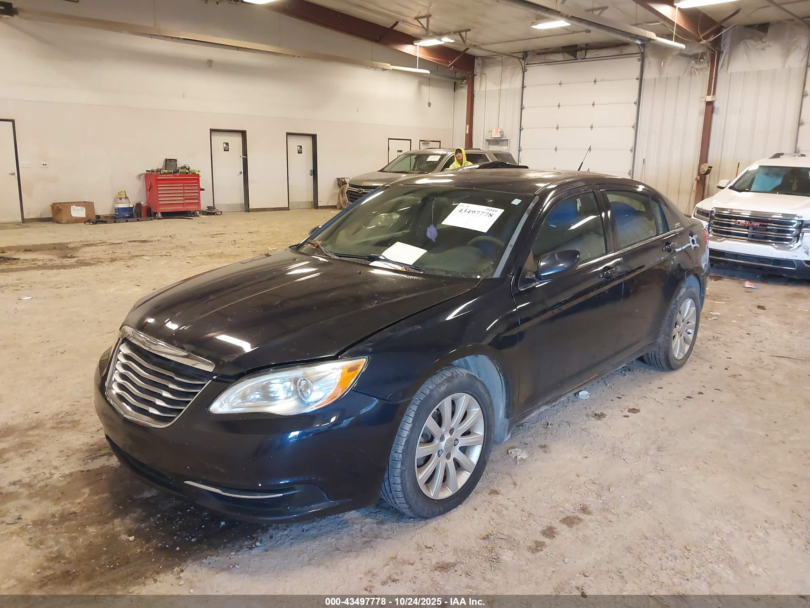 CHRYSLER 200 image 6