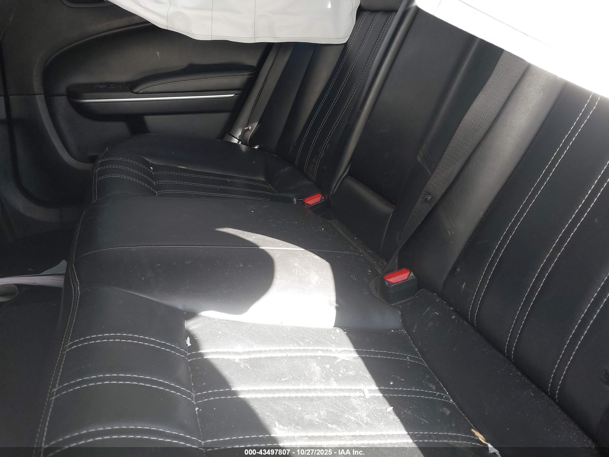 CHRYSLER 300 image 8
