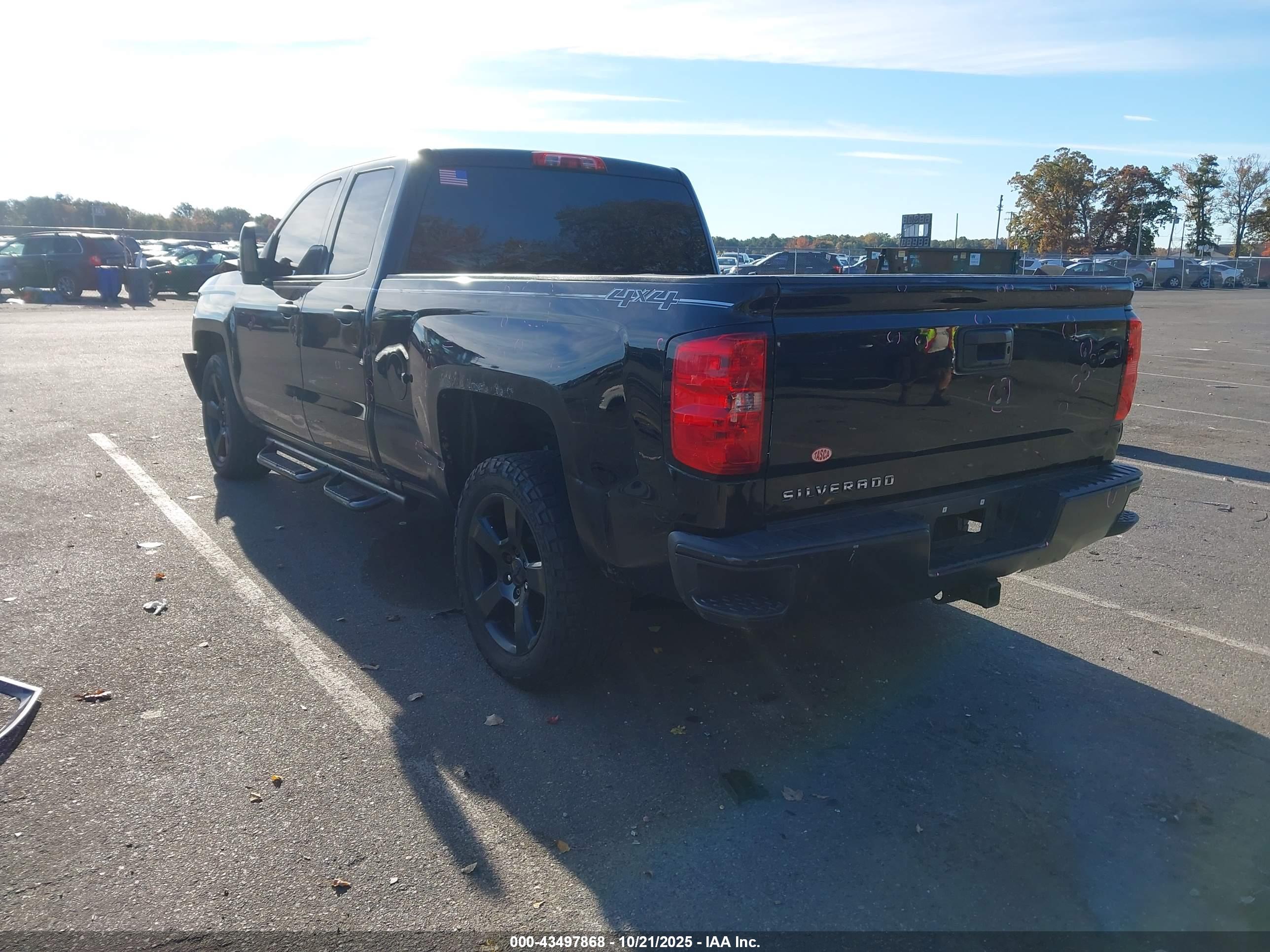CHEVROLET SILVERADO image 3