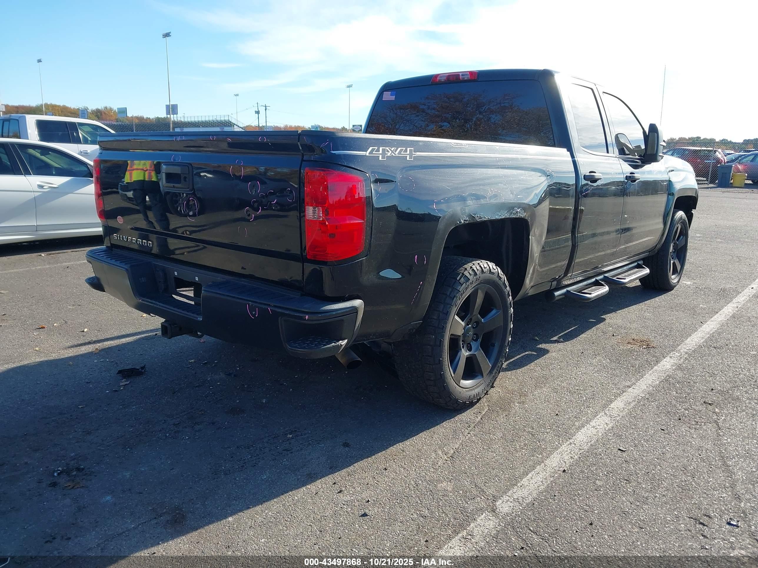 CHEVROLET SILVERADO image 4