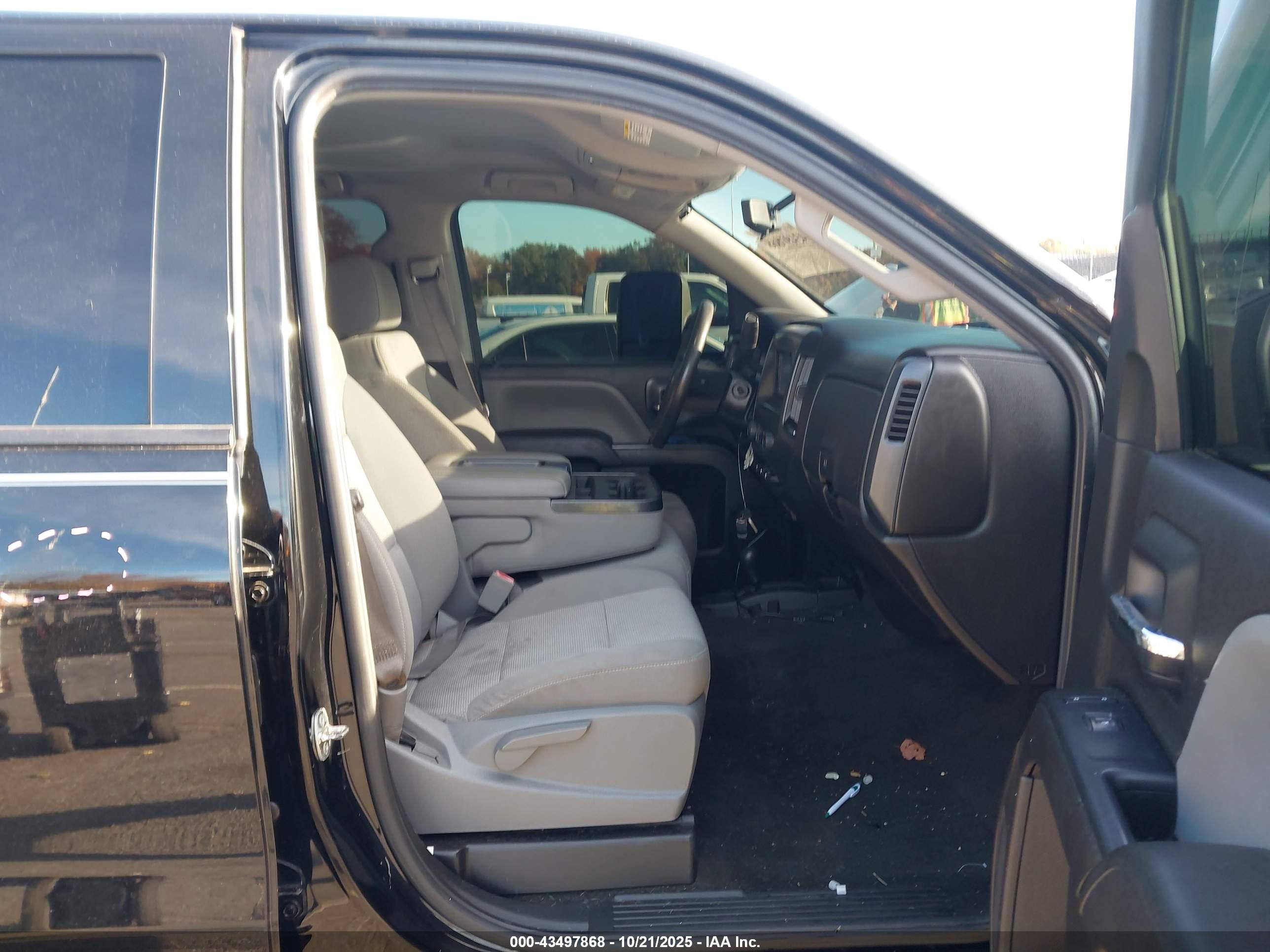 CHEVROLET SILVERADO image 5