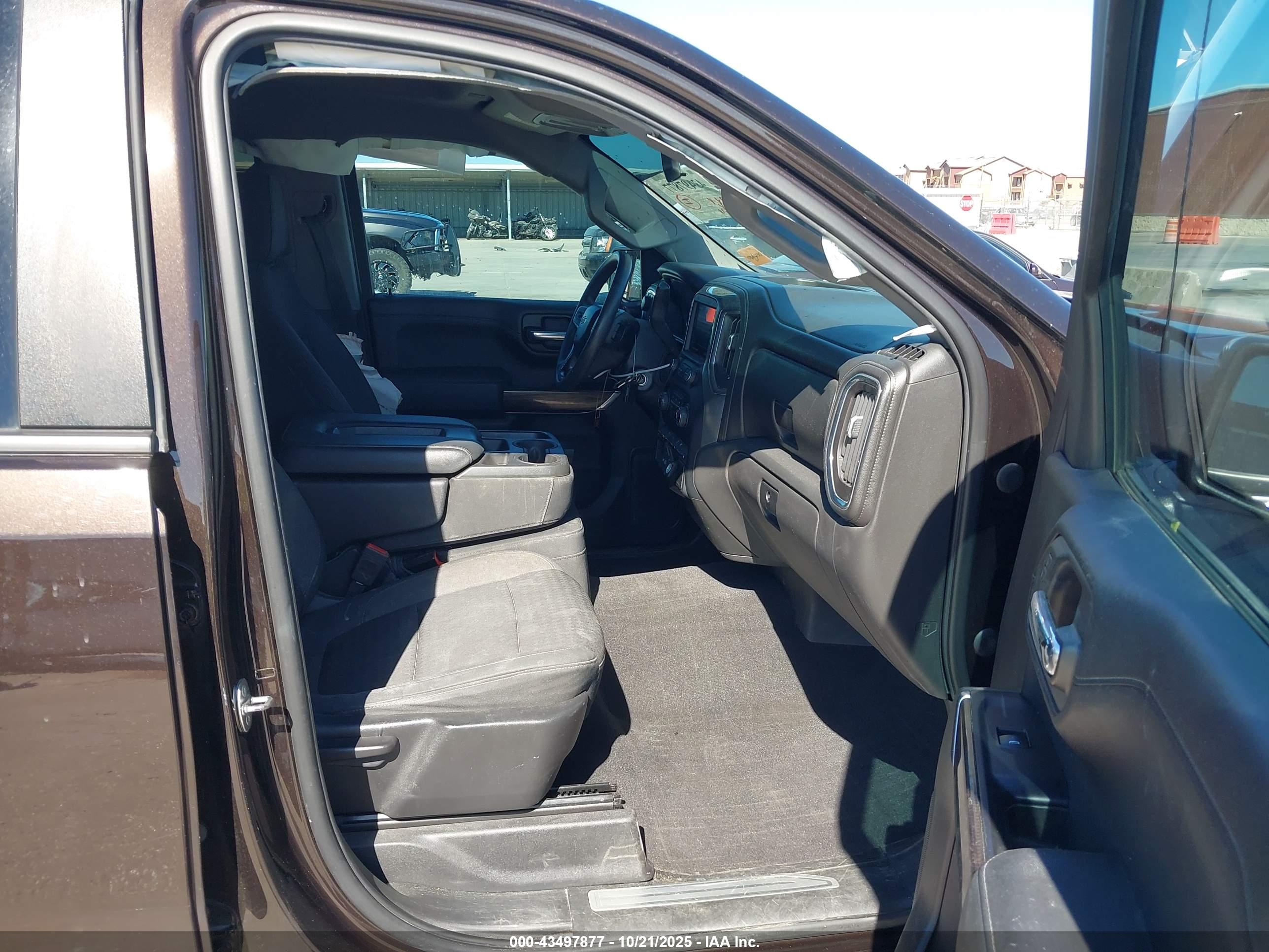 CHEVROLET SILVERADO image 5