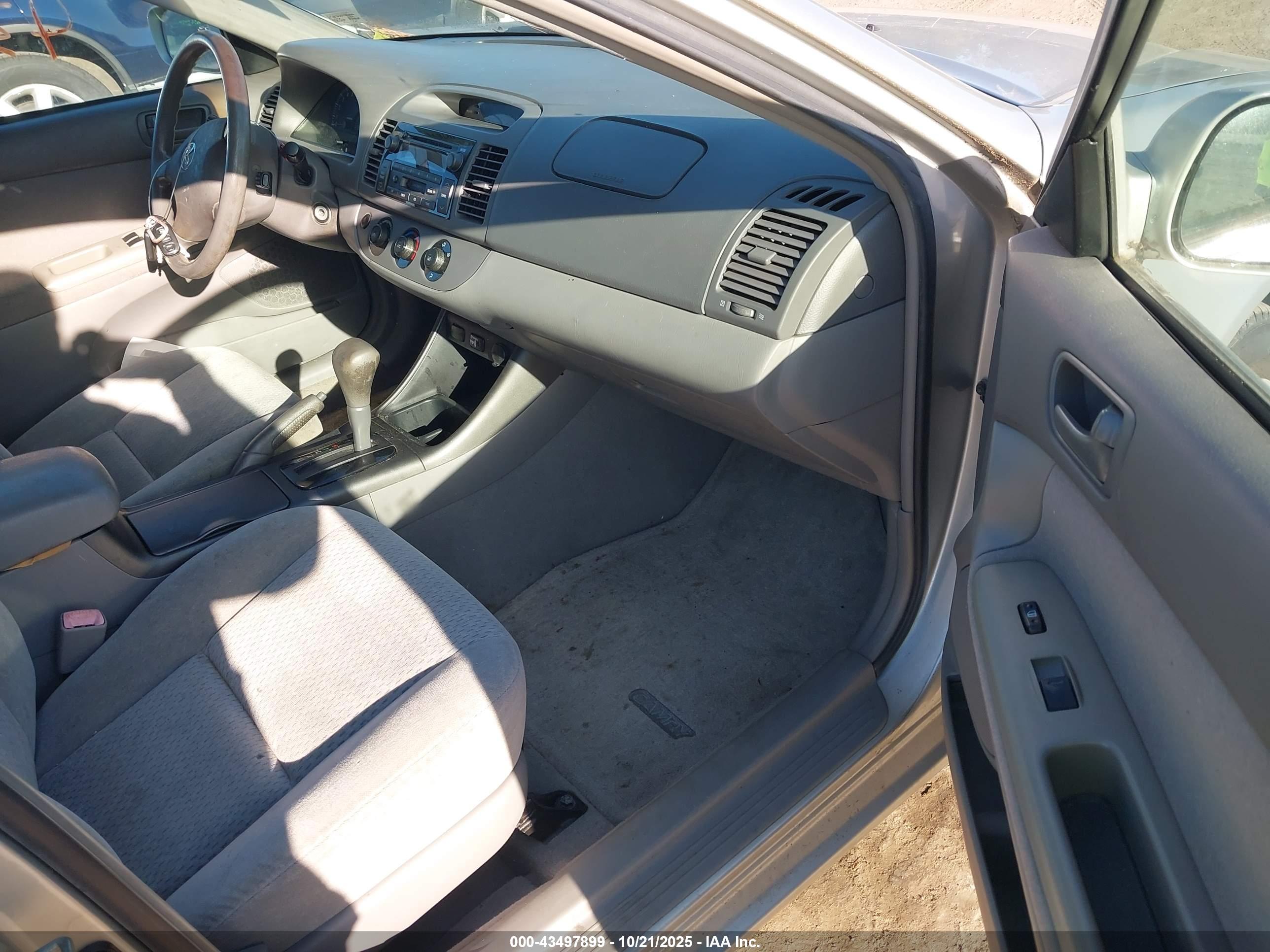 TOYOTA CAMRY image 5